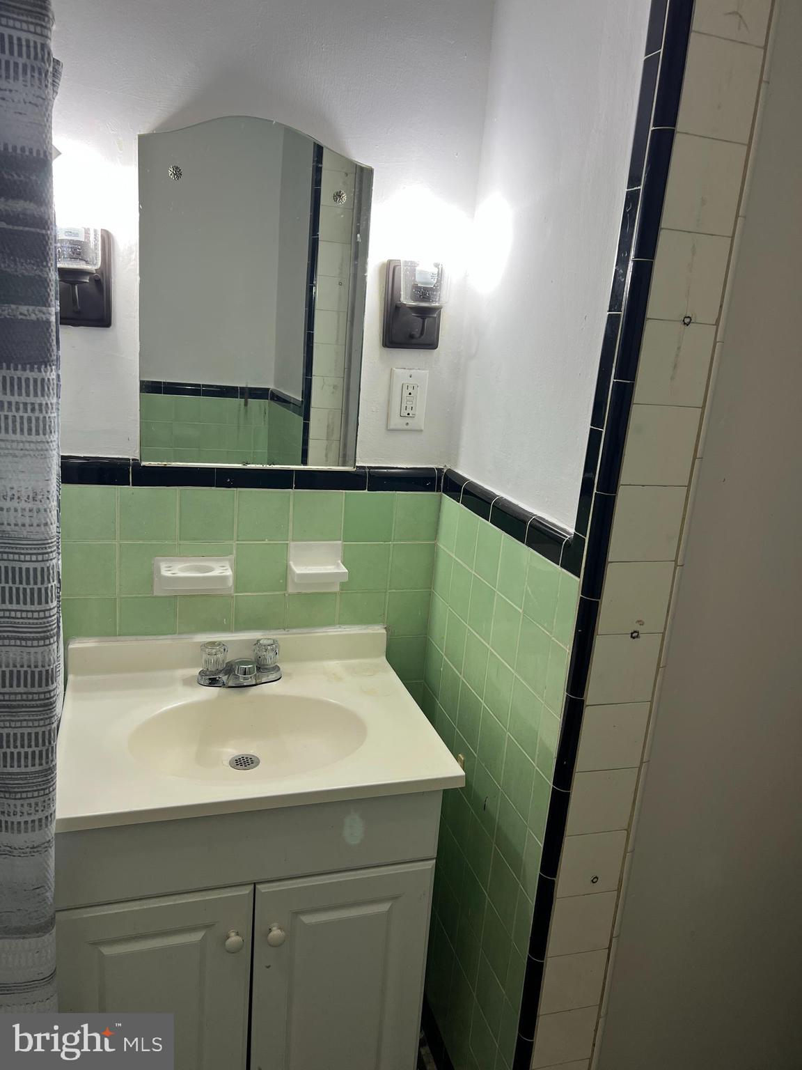 OXFORD CIRCLE - Residential