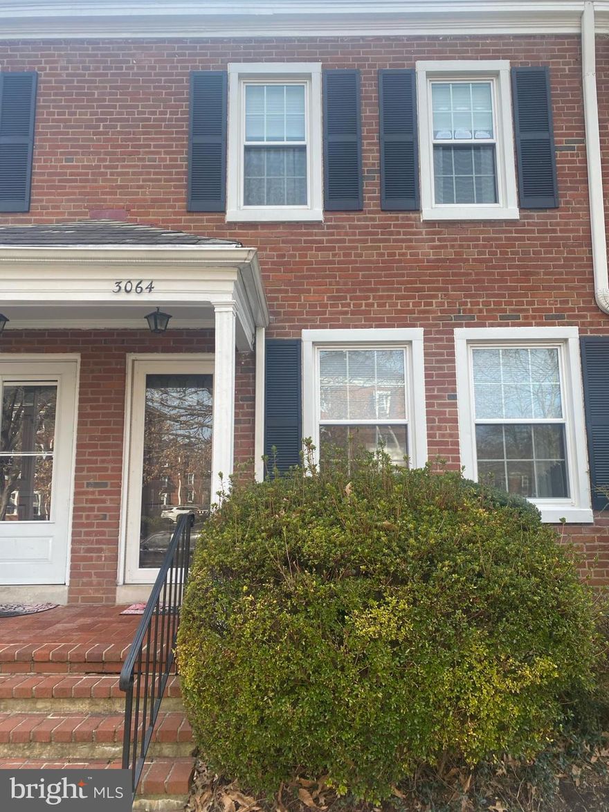 --AT THIS MOMENT WE ARE REVIEWING MULTIPLE APPLICATIONS--- 
2 bed, 2 full bath, 3 level beautiful townhouse in Fairlington.  Hardwood floors, remodeled kitchen and bathrooms, newer stainless-steel appliances, open gourmet kitchen/island. Fully finished basement. Fenced backyard. Great community, green areas, amenities (pools, tennis courts). Excellent location, close to shopping. Text/call listing for code.