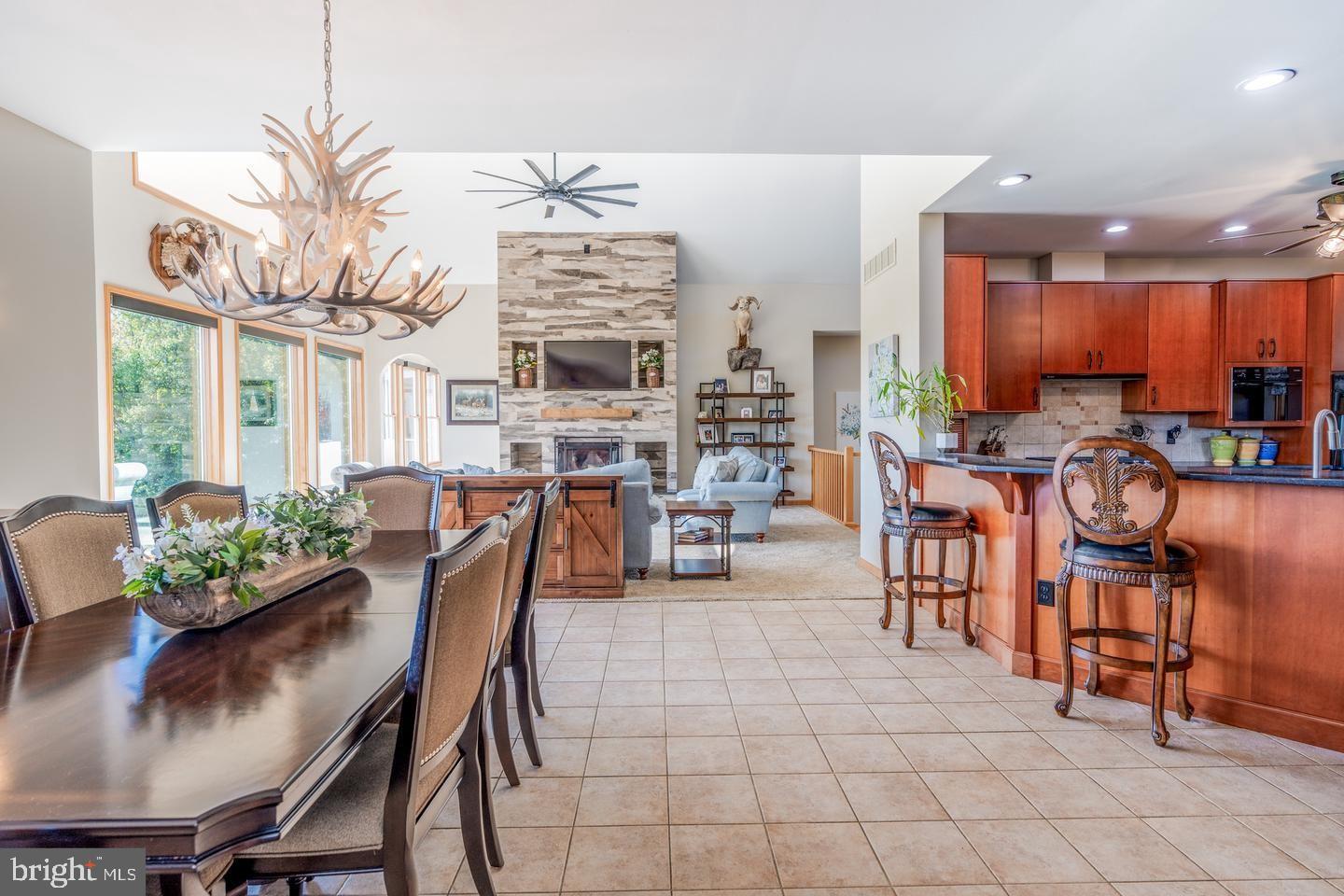 SUNSET POINTE - Residential