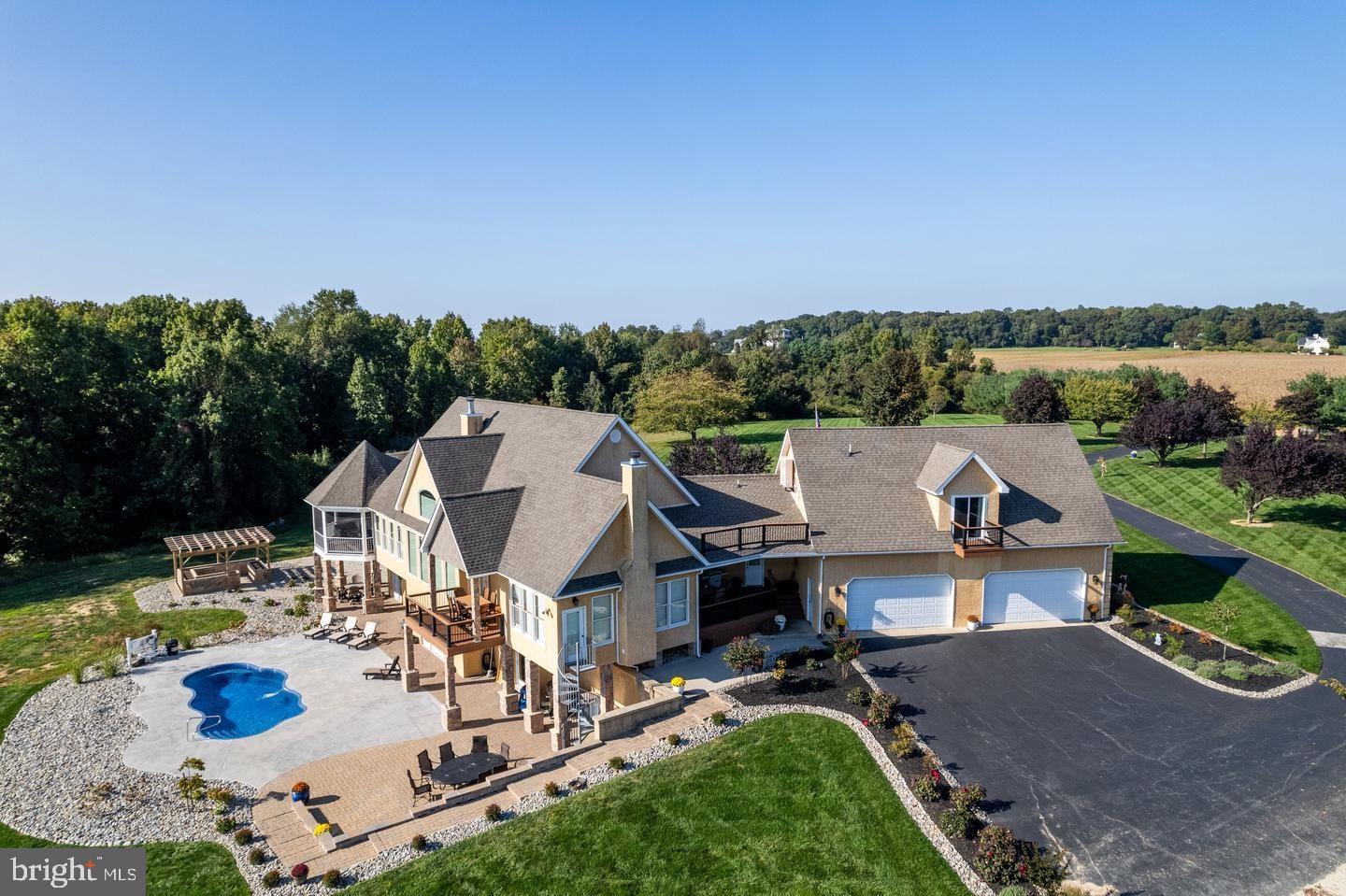 SUNSET POINTE - Residential