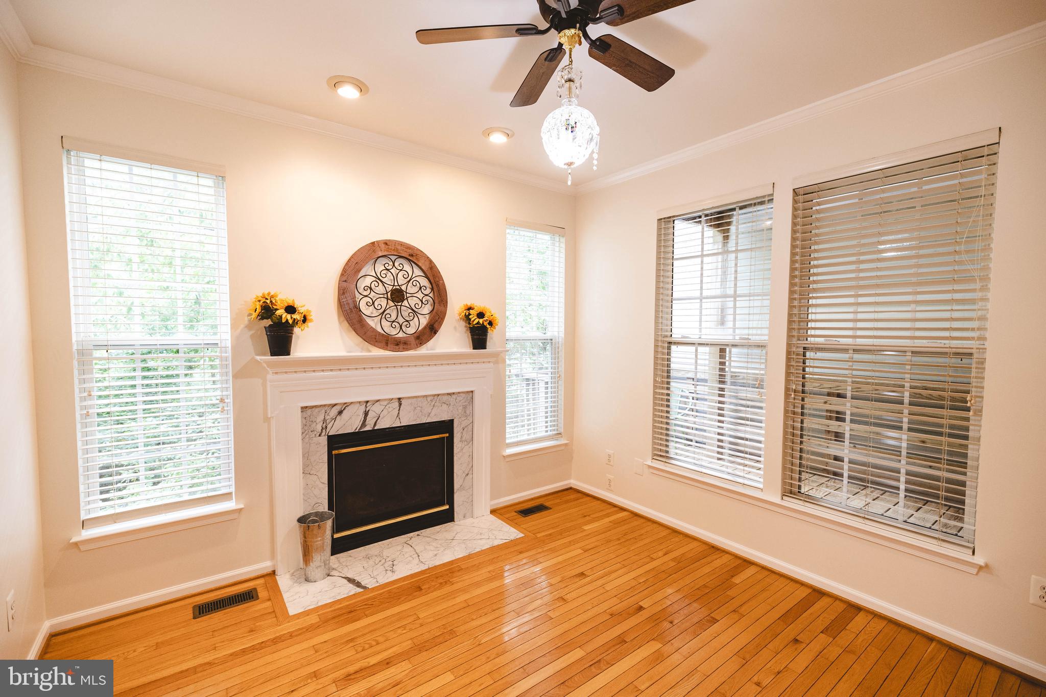 MOUNT VEE MANOR - Residential