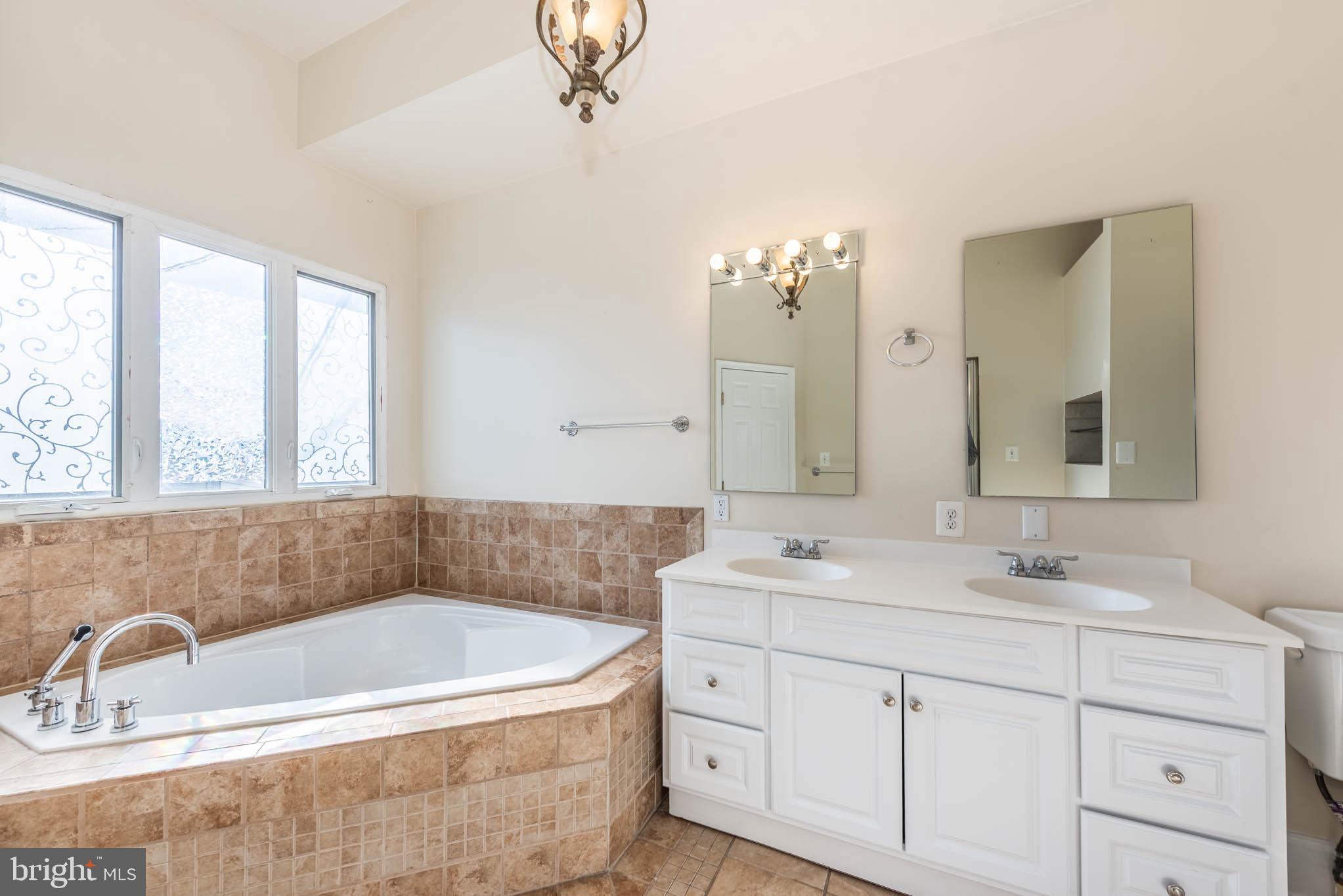 BUTCHERS HILL - Residential Lease