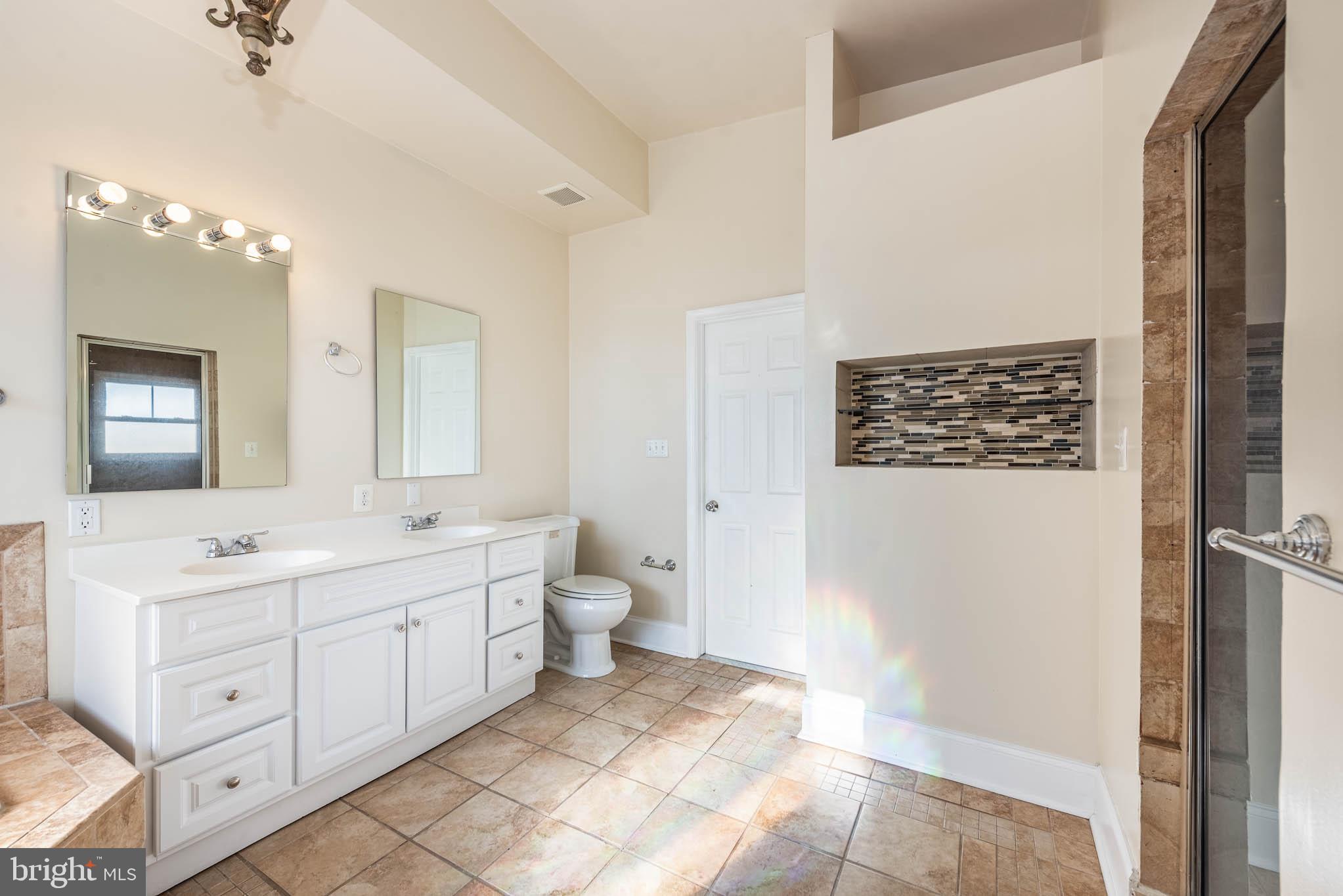 BUTCHERS HILL - Residential Lease