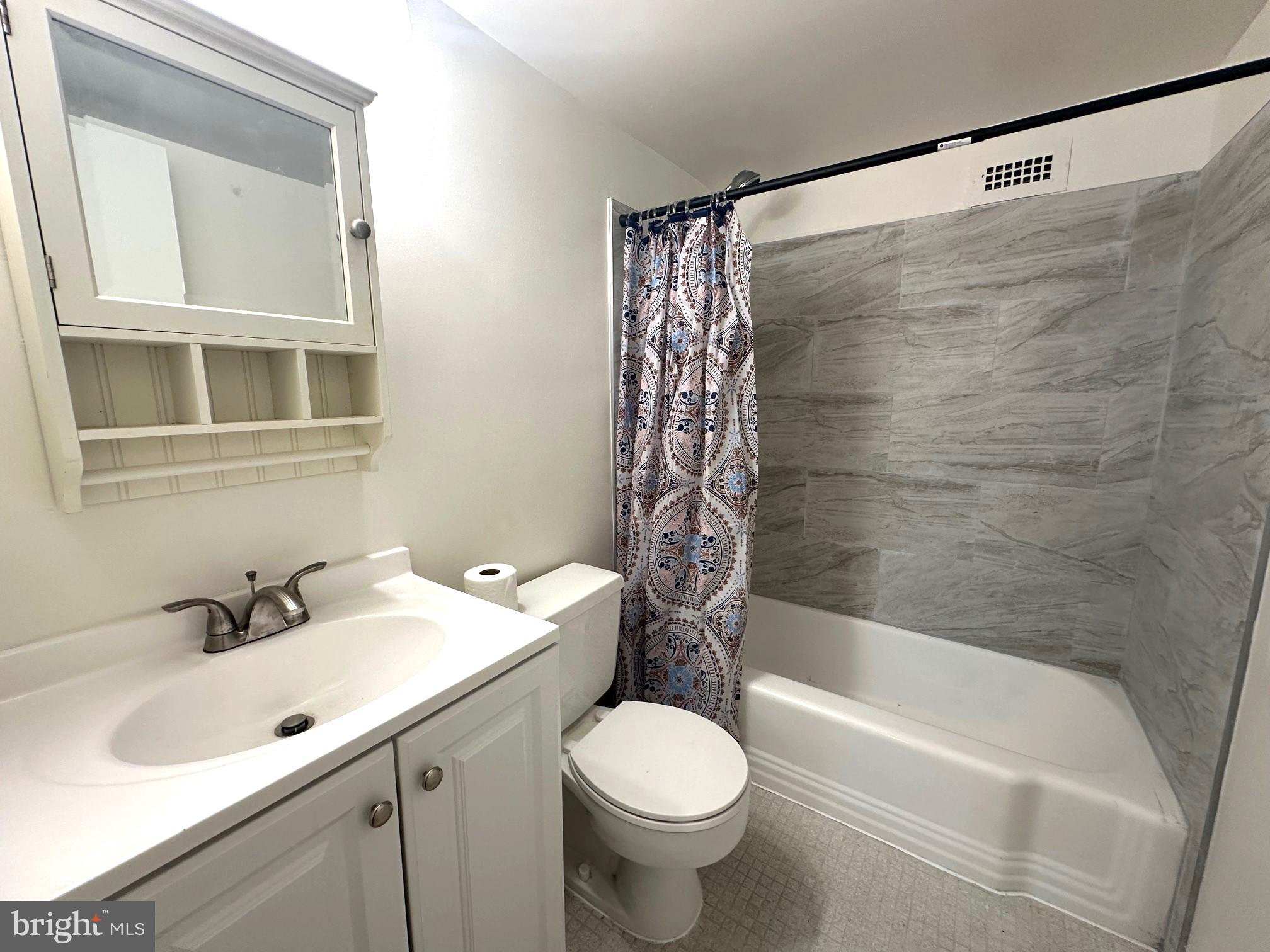 THE SEASONS - Residential