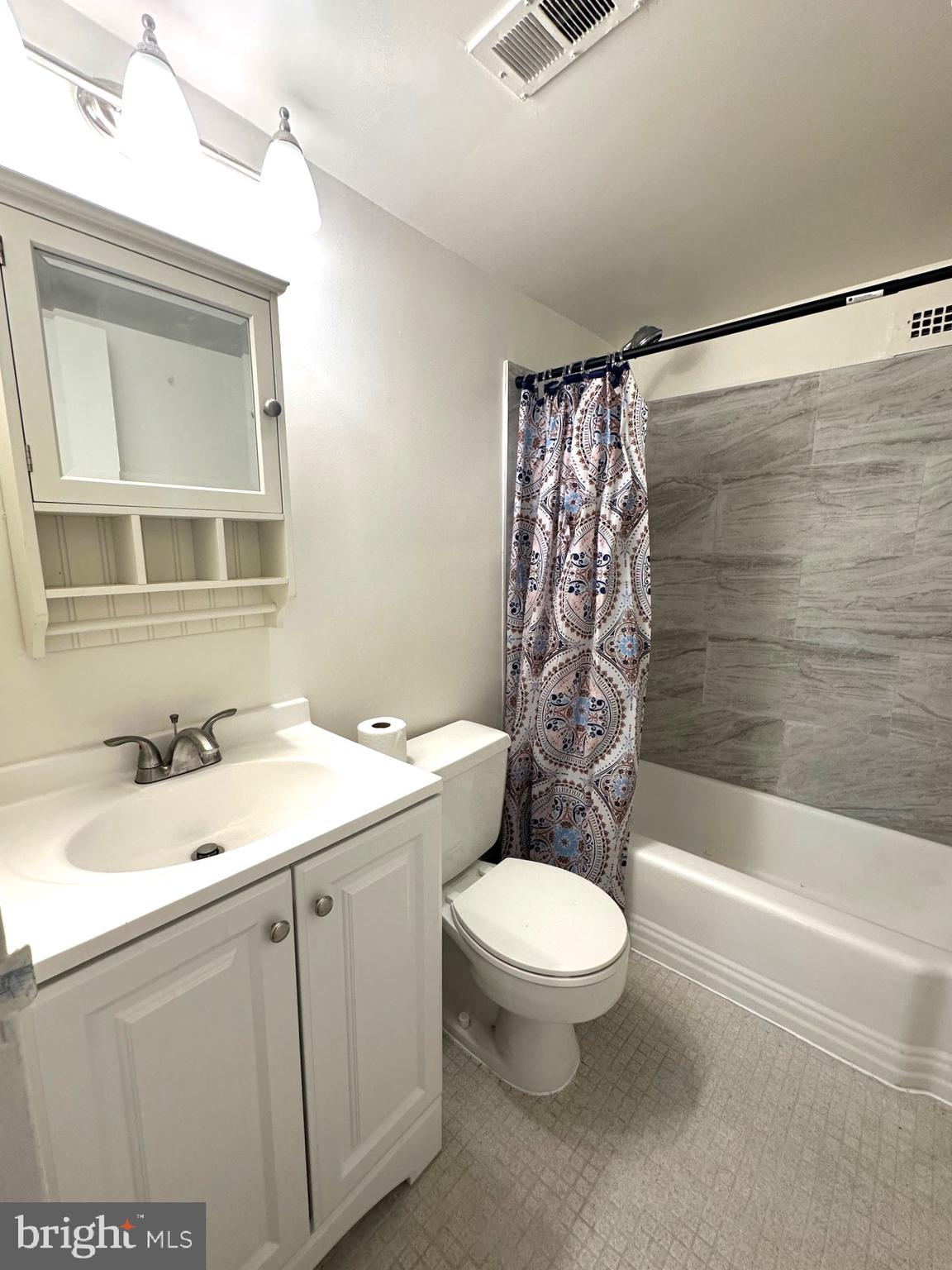 THE SEASONS - Residential