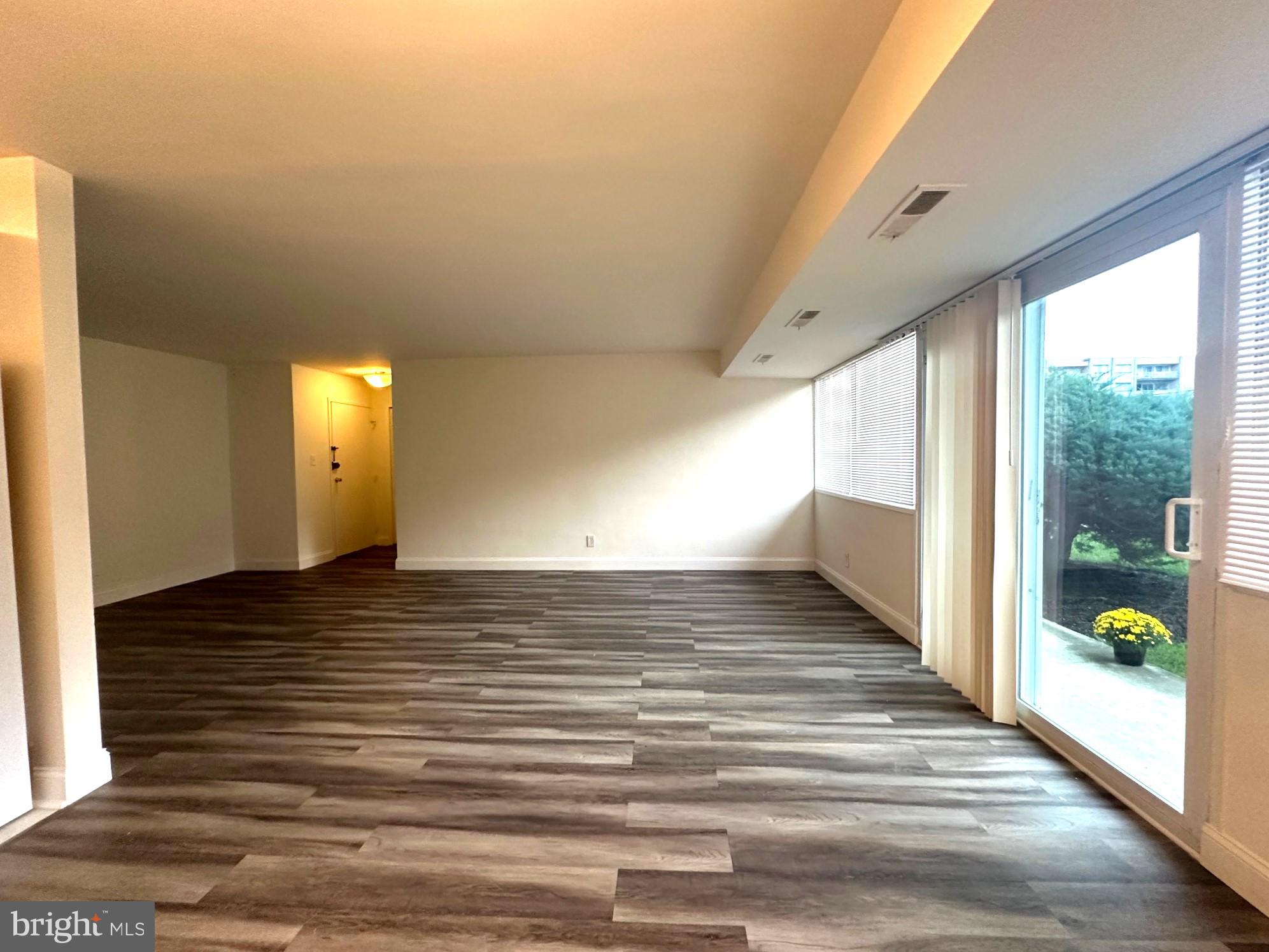 THE SEASONS - Residential