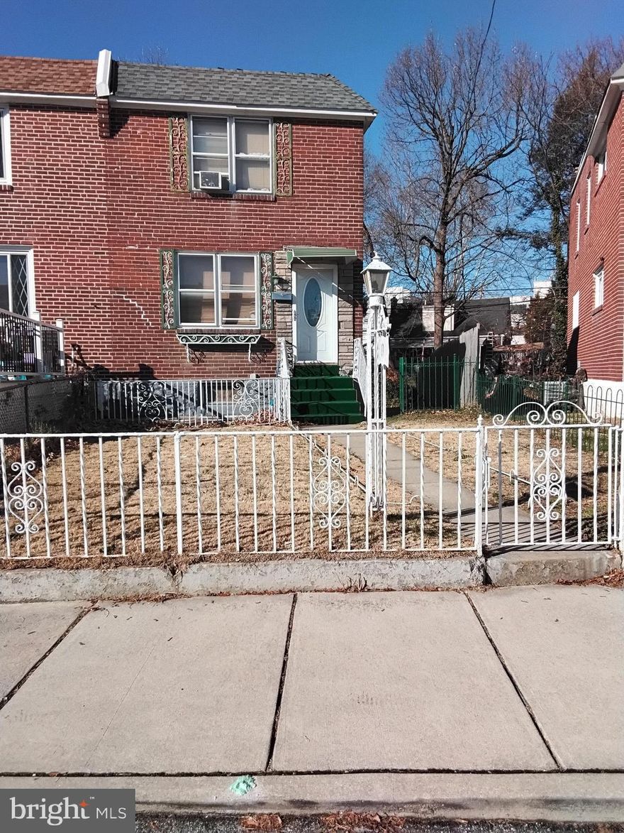 Lovely 2-story brick end unit townhome, featuring 3 bedrooms and 1 bathroom. 

Good starter home, close to Main Street  & Lansdowne train station for the convenience of public transportation.

Being sold in "AS IS" Condition