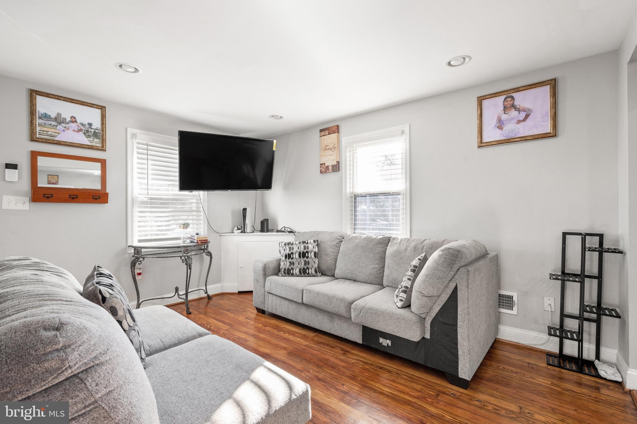 GRAY MANOR - Residential