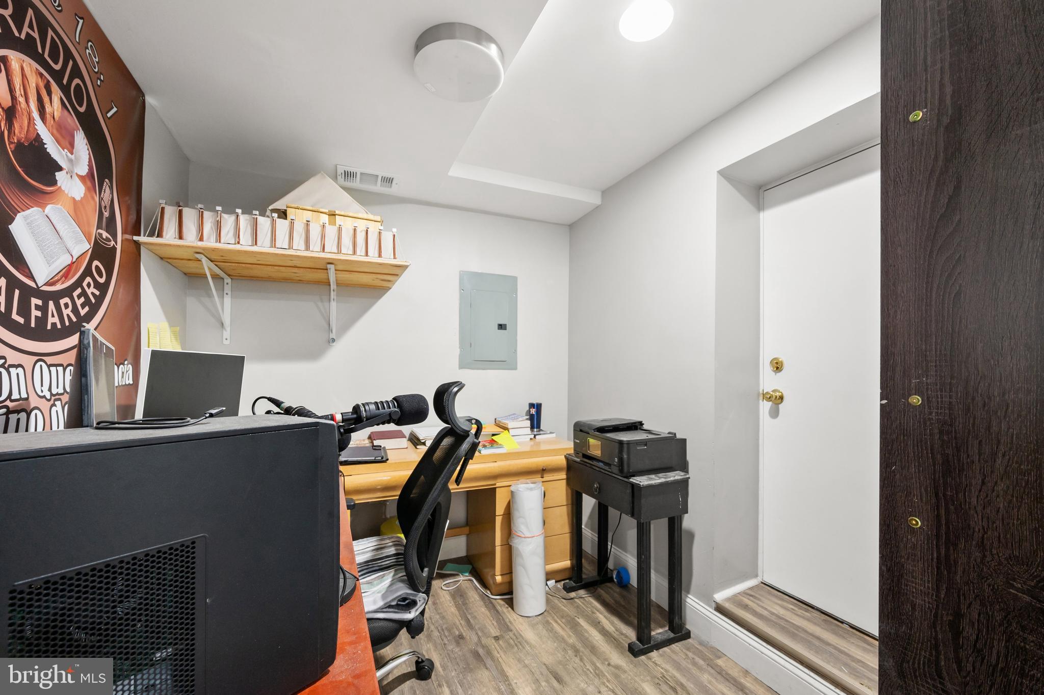 GRAY MANOR - Residential