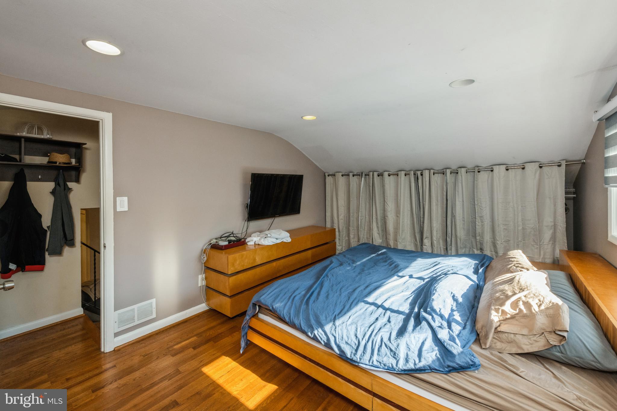 BROOKE MANOR - Residential