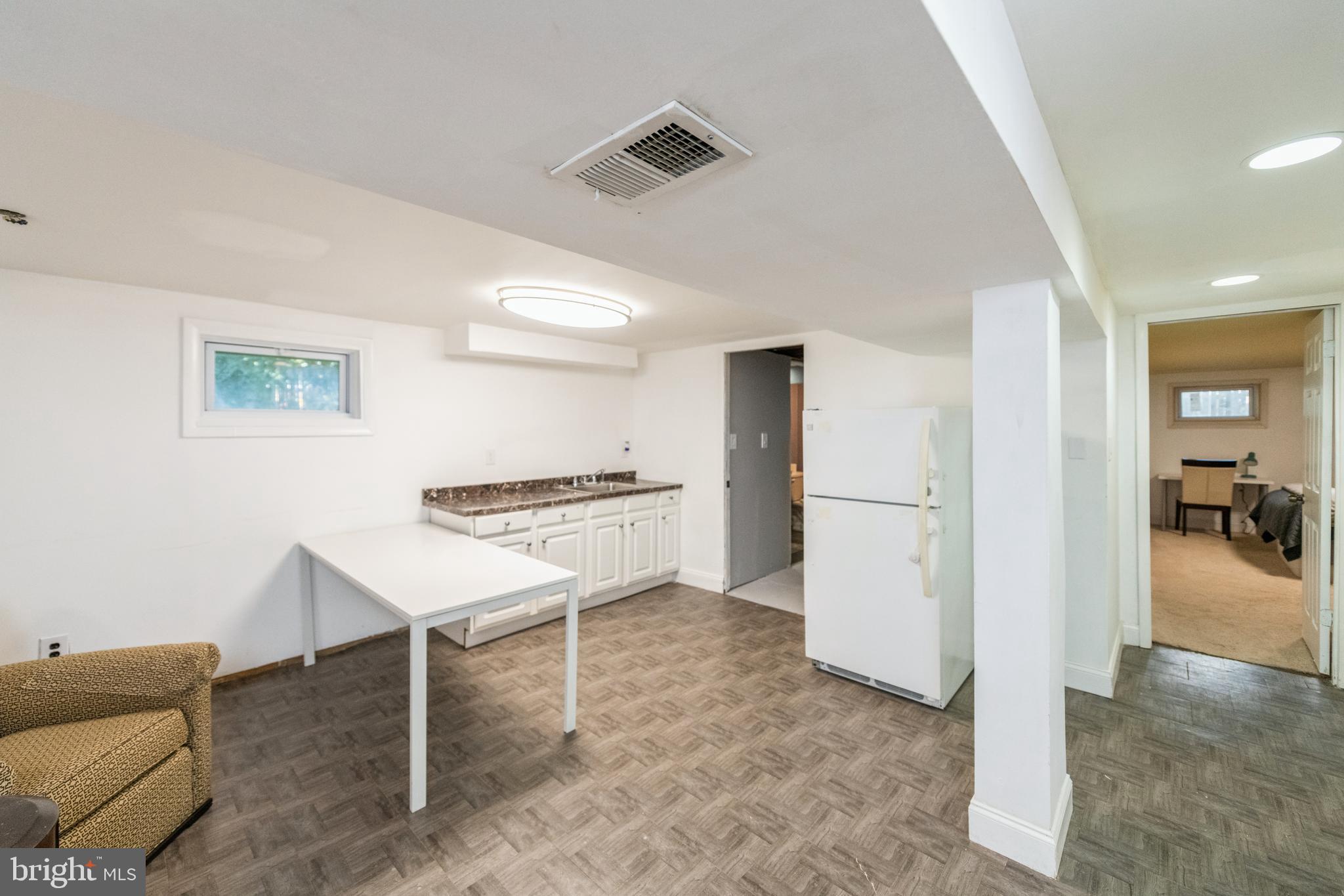 BROOKE MANOR - Residential