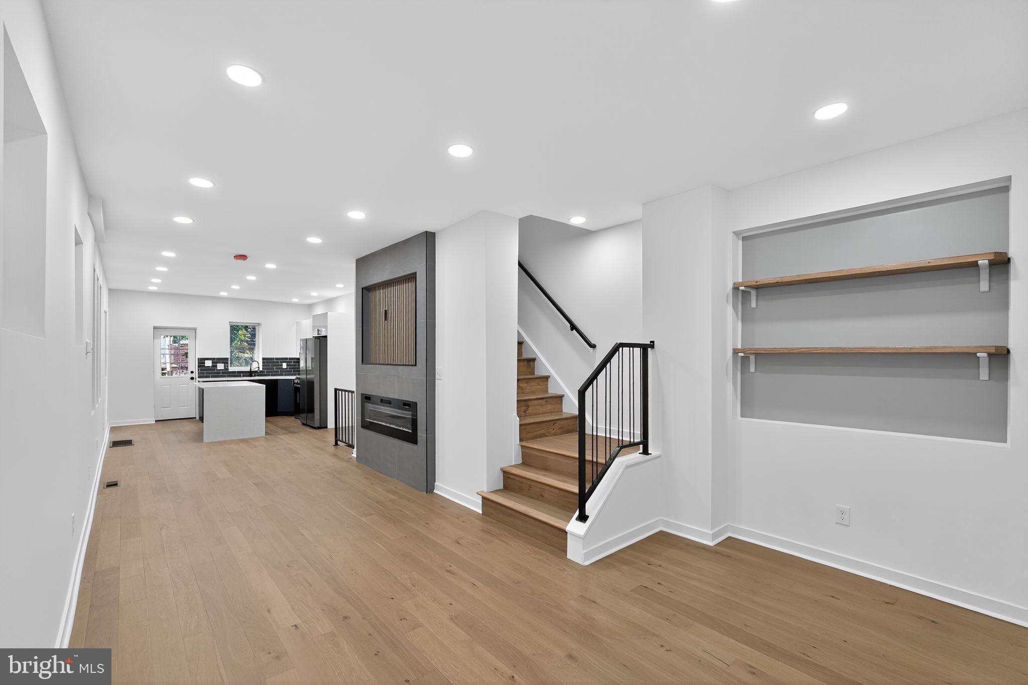 5019 N SMEDLEY STREET