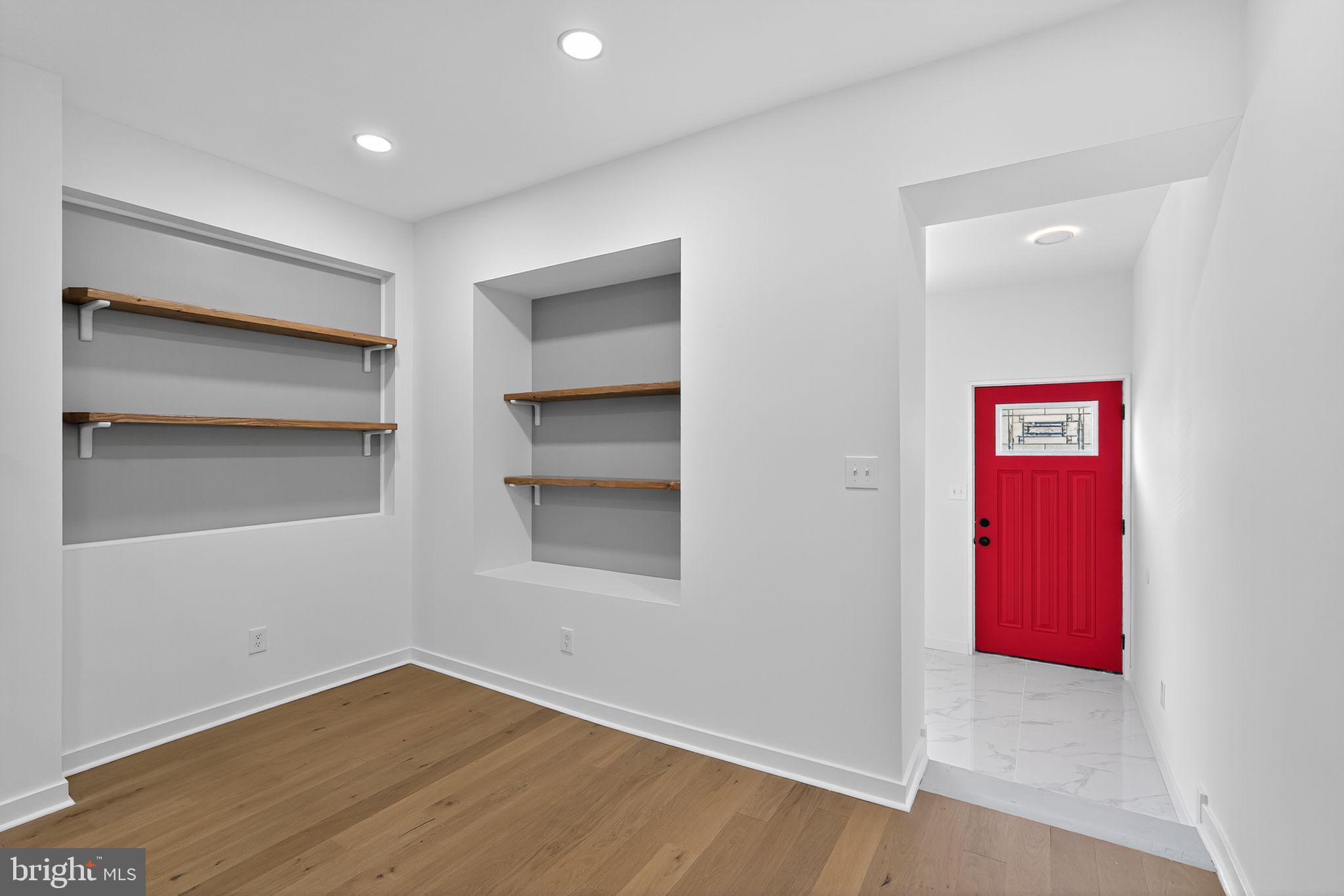 5019 N SMEDLEY STREET