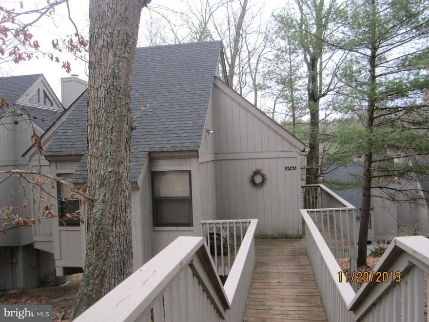 Standard Pedestal Home layout with upstairs loft, new lamanet wood flooring in main LR< DR< KIT combo with wood burning FP, full bath and BR. However the lower floor has a Jacuzzi Tub and Sauna, perfect to ease those skiing aches and pains.