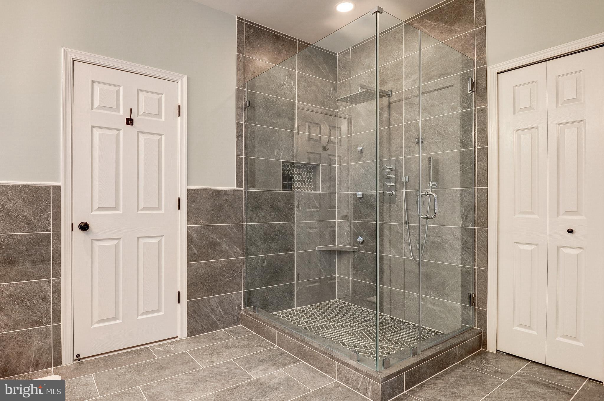 LAKE POINT ROUND HILL - Residential