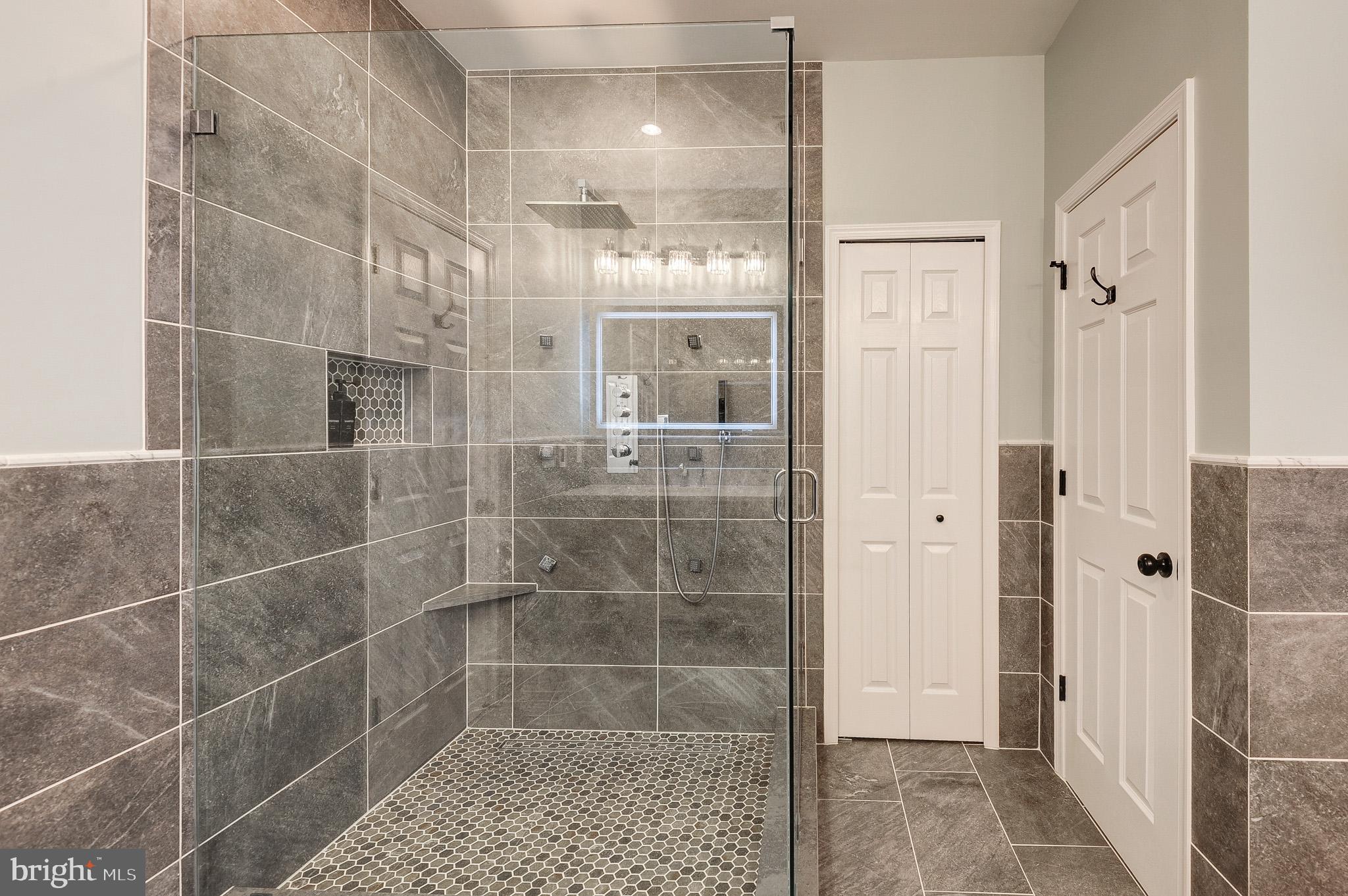 LAKE POINT ROUND HILL - Residential