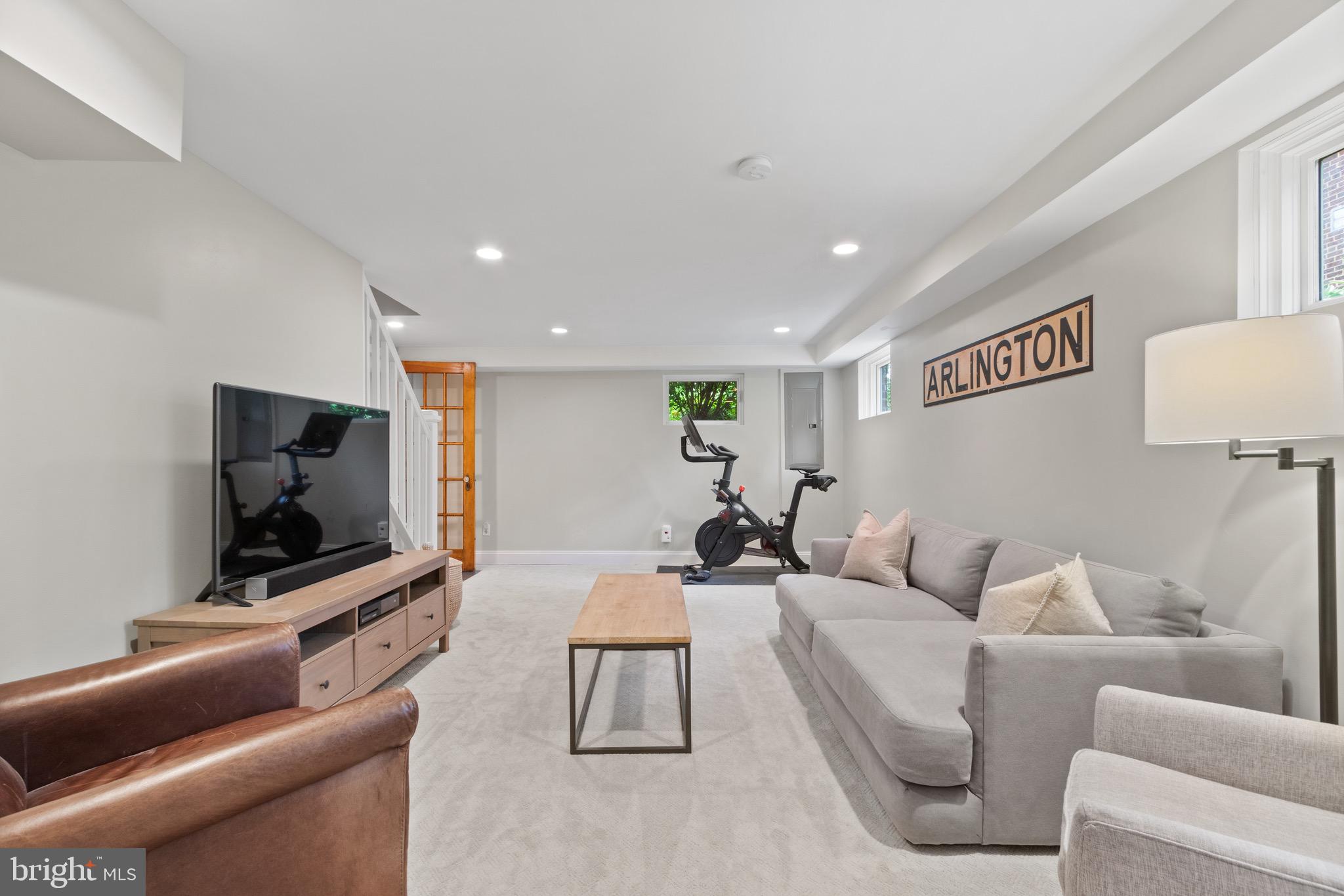 ARLINGTON HEIGHTS - Residential