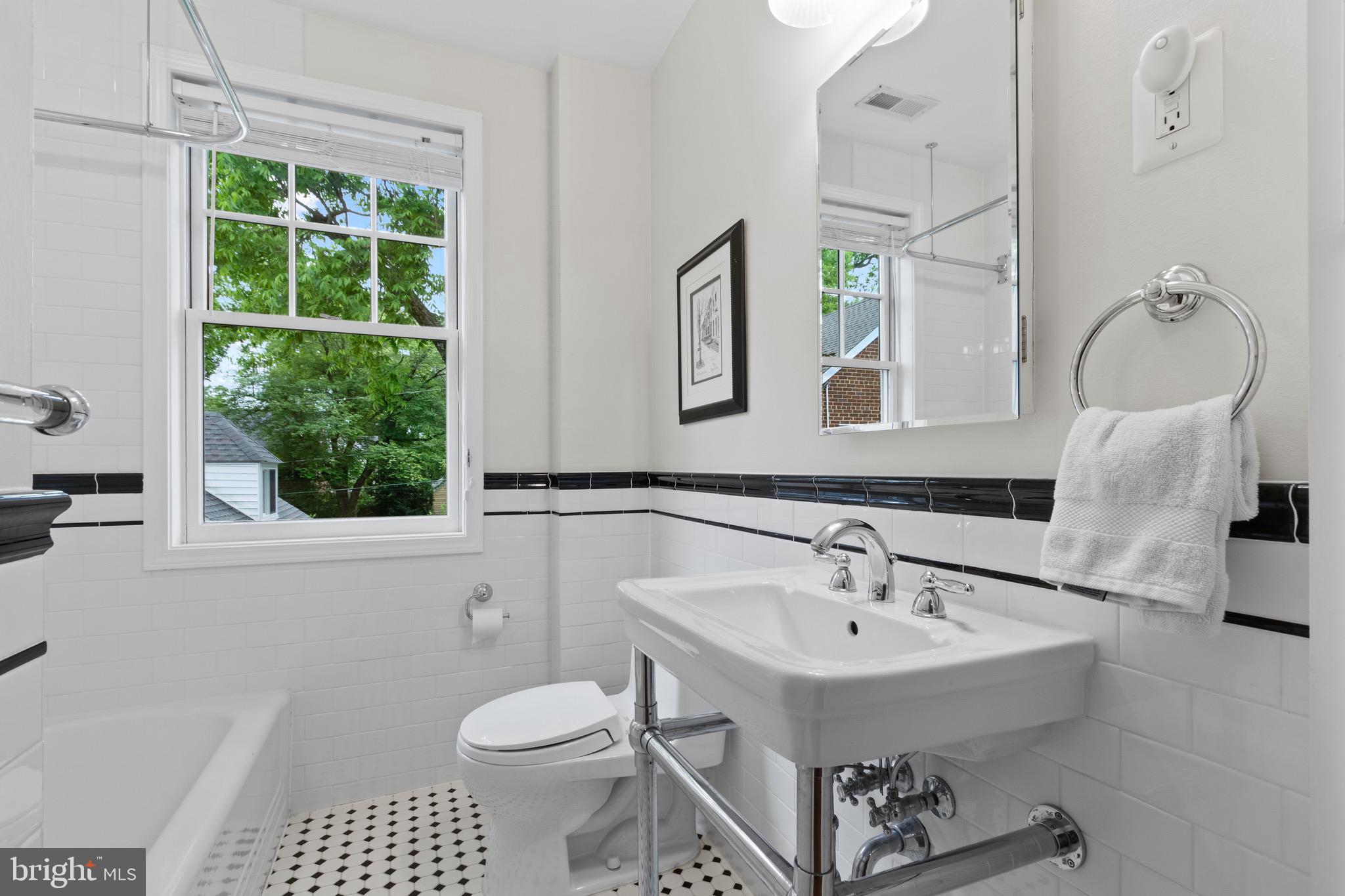 ARLINGTON HEIGHTS - Residential