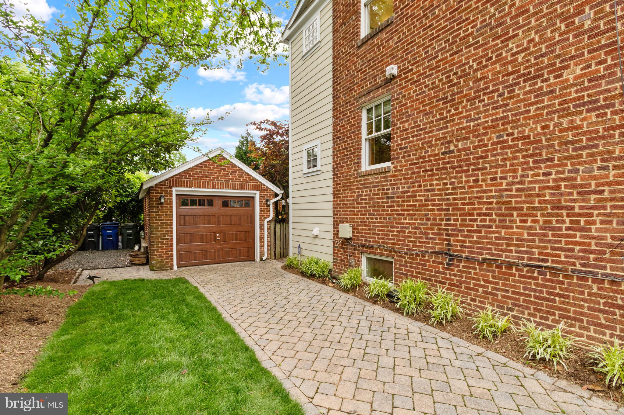 ARLINGTON HEIGHTS - Residential