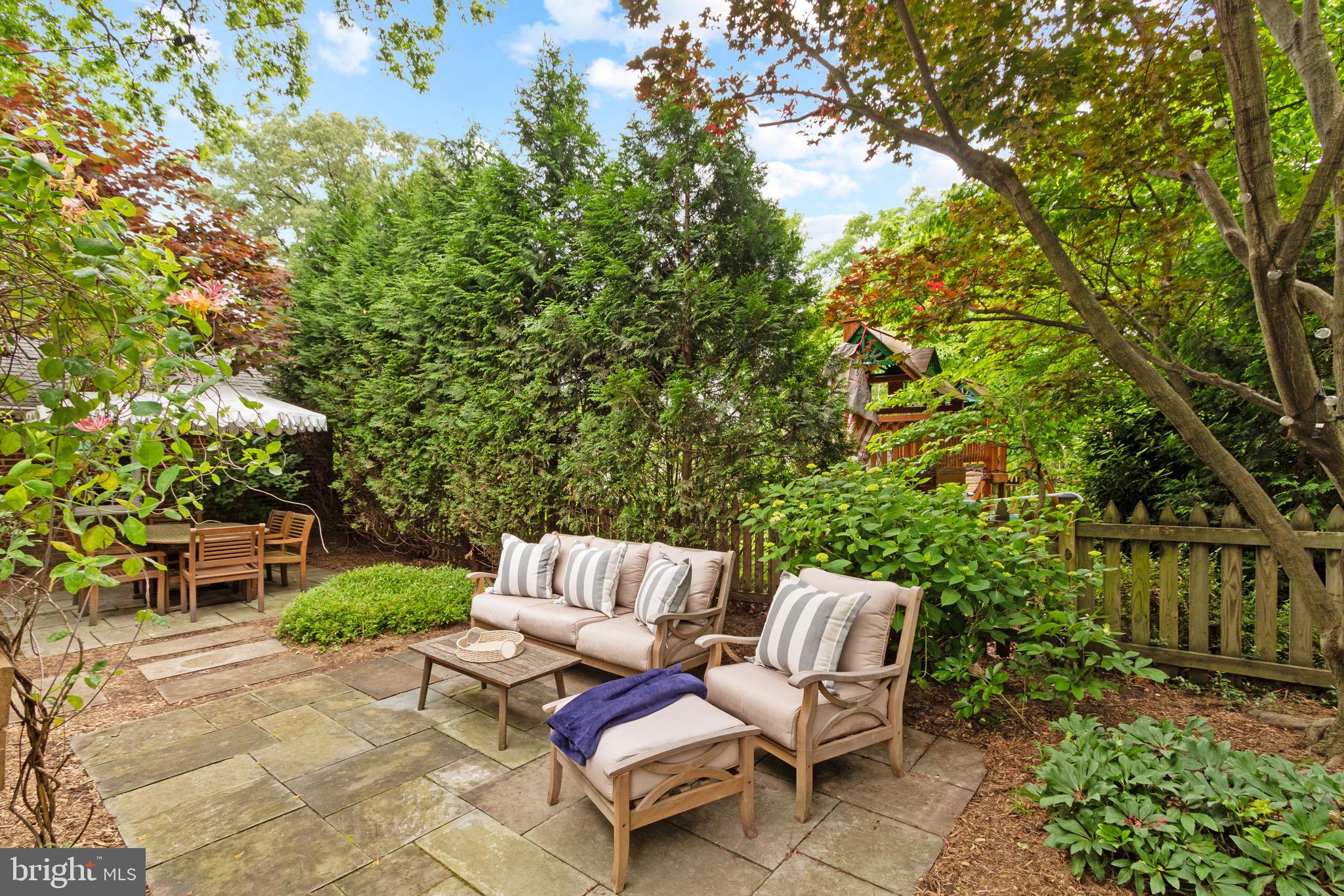 ARLINGTON HEIGHTS - Residential