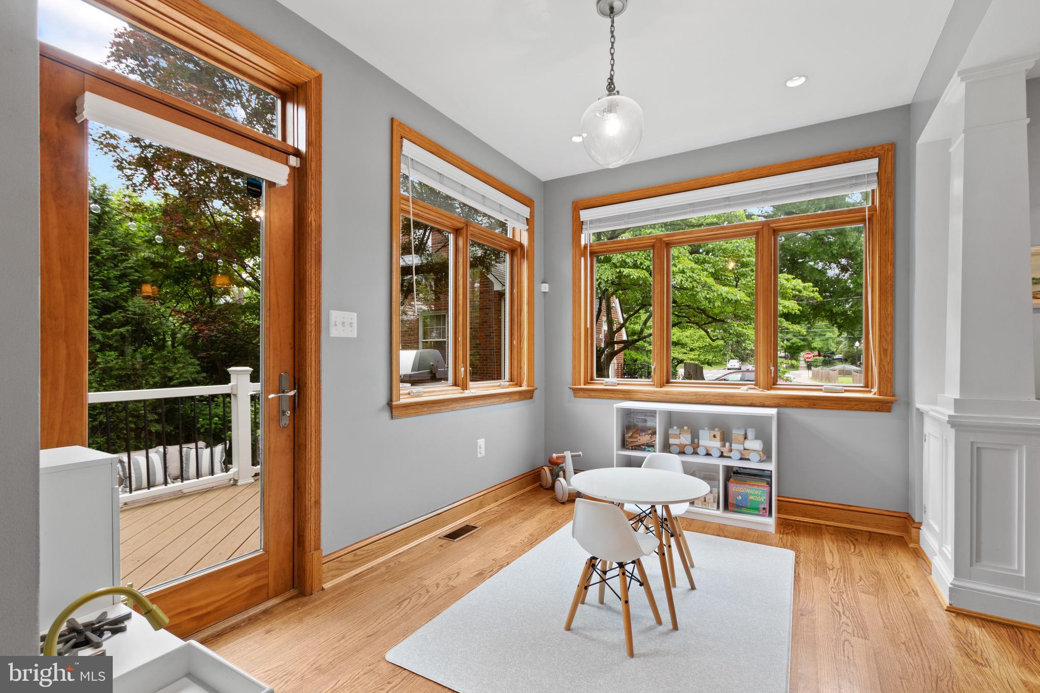 ARLINGTON HEIGHTS - Residential