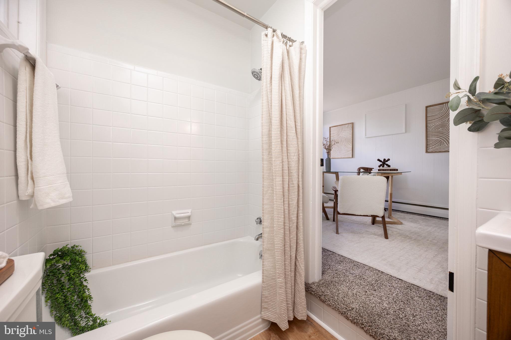 COLONIAL PARK - Residential