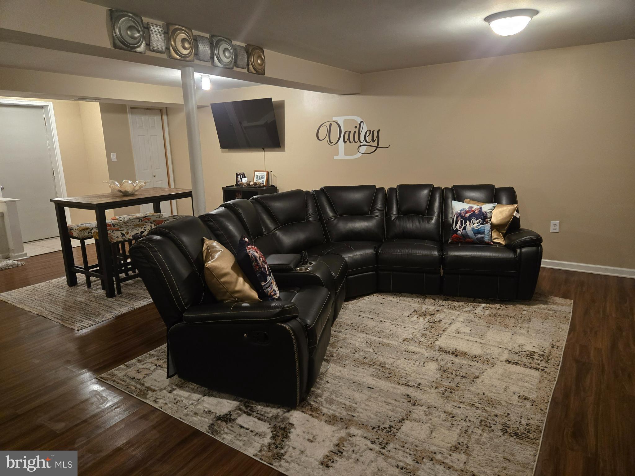 INDIAN VILLAGE IND HEAD - Residential