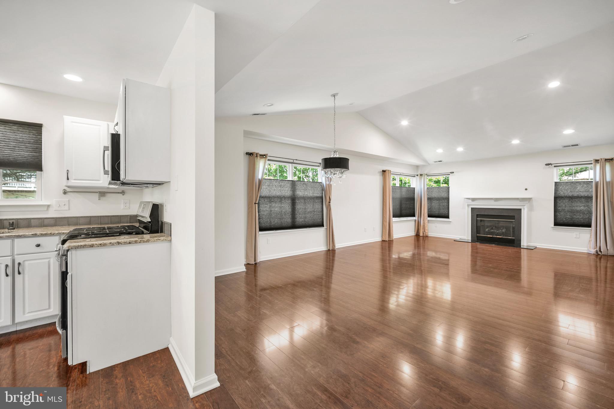 BROOKSTONE - Residential