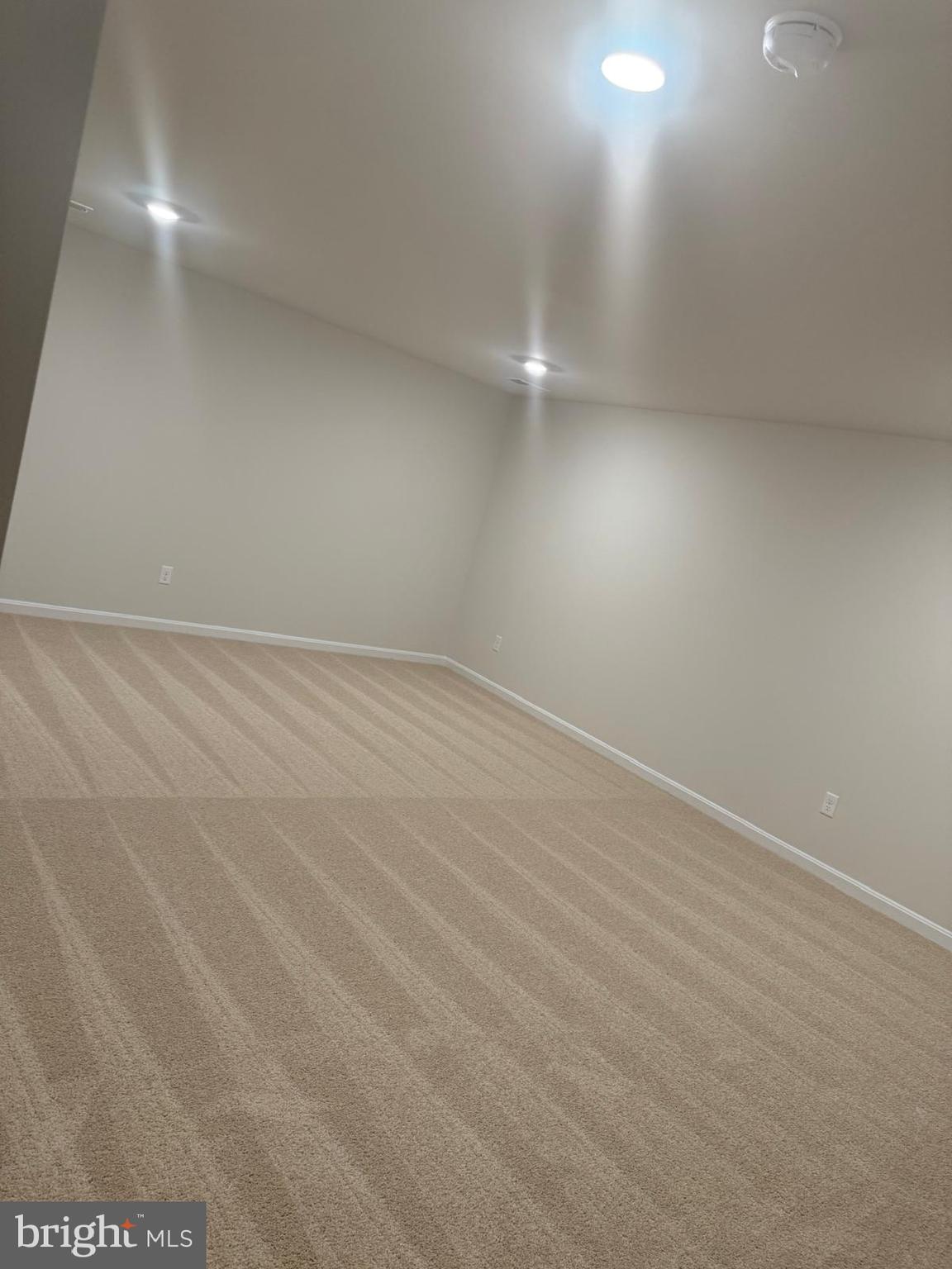 WEST WIND - Residential Lease