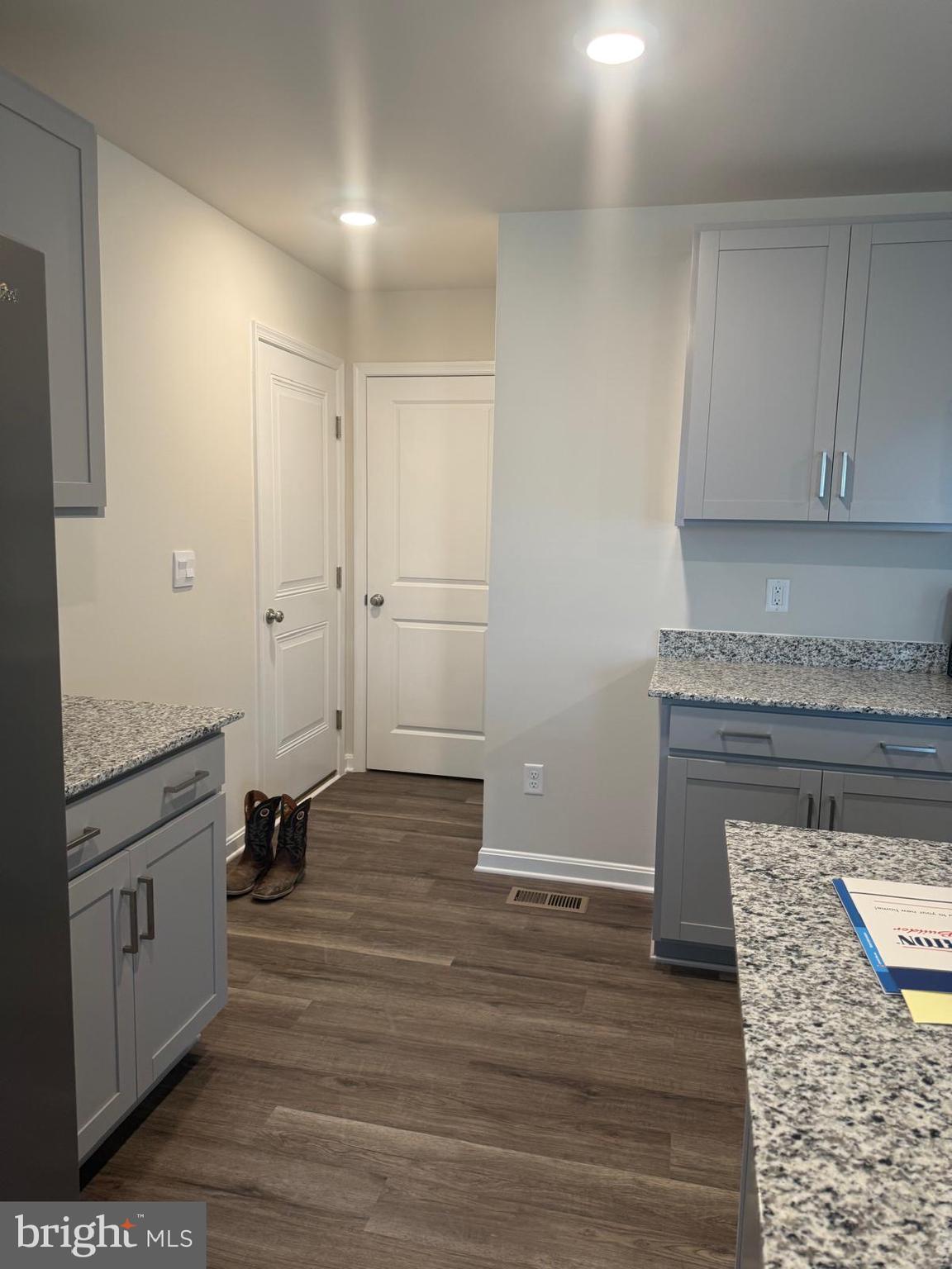 WEST WIND - Residential Lease