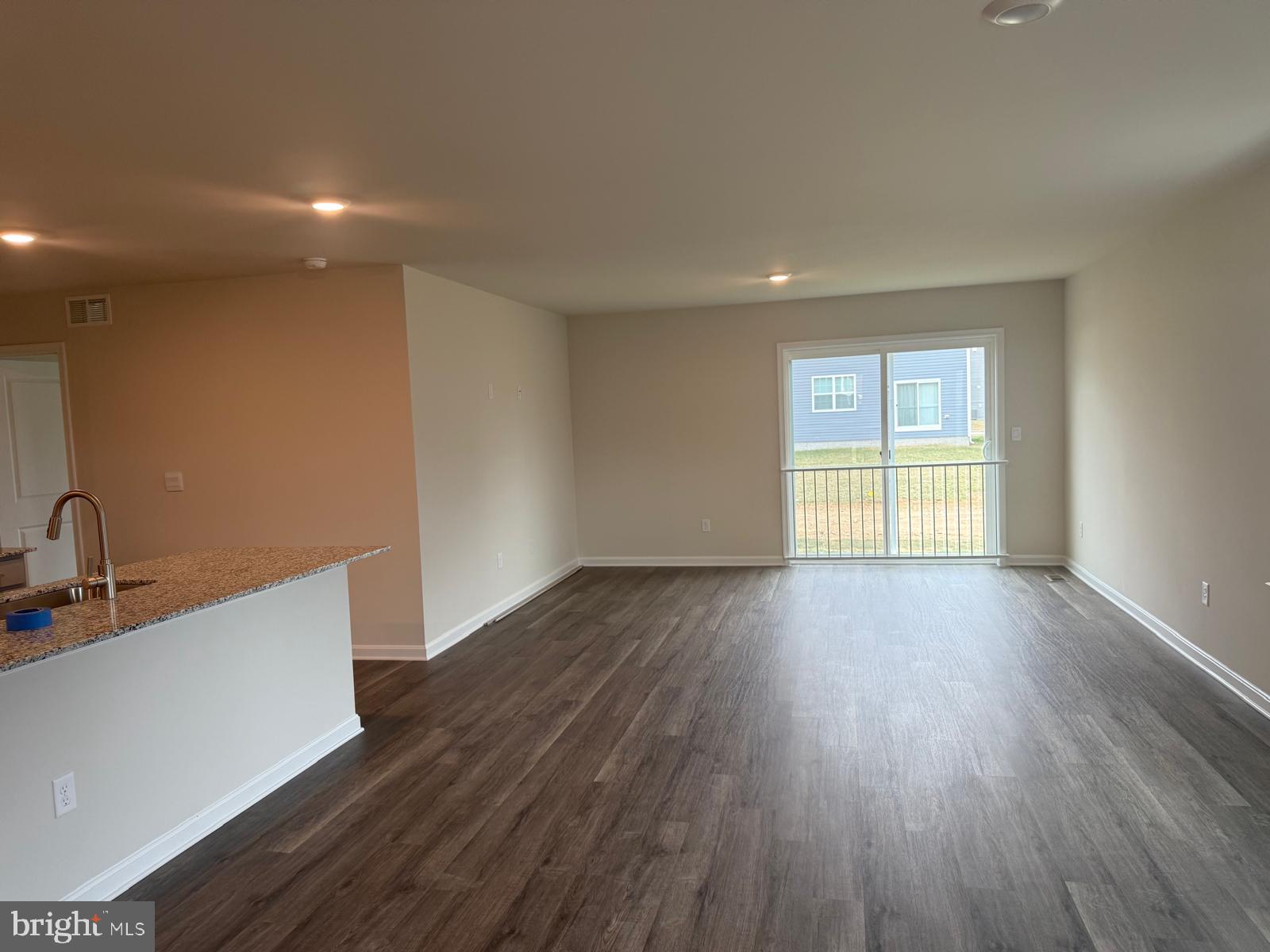 WEST WIND - Residential Lease