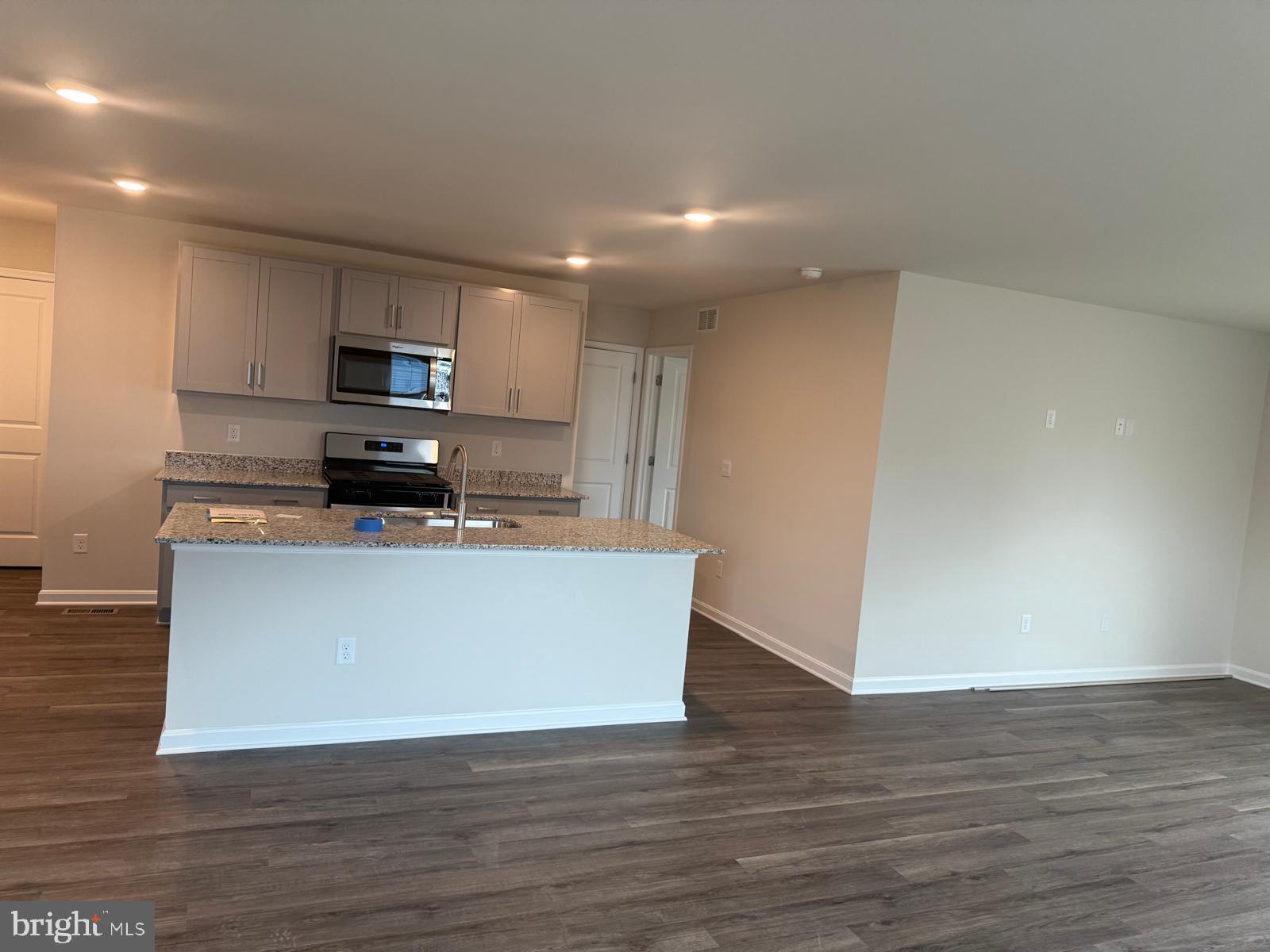 WEST WIND - Residential Lease