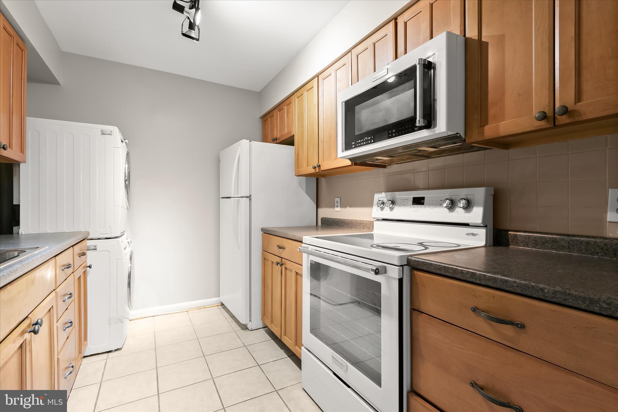 VILLAGE OF MONTGOMERY RUN - Residential