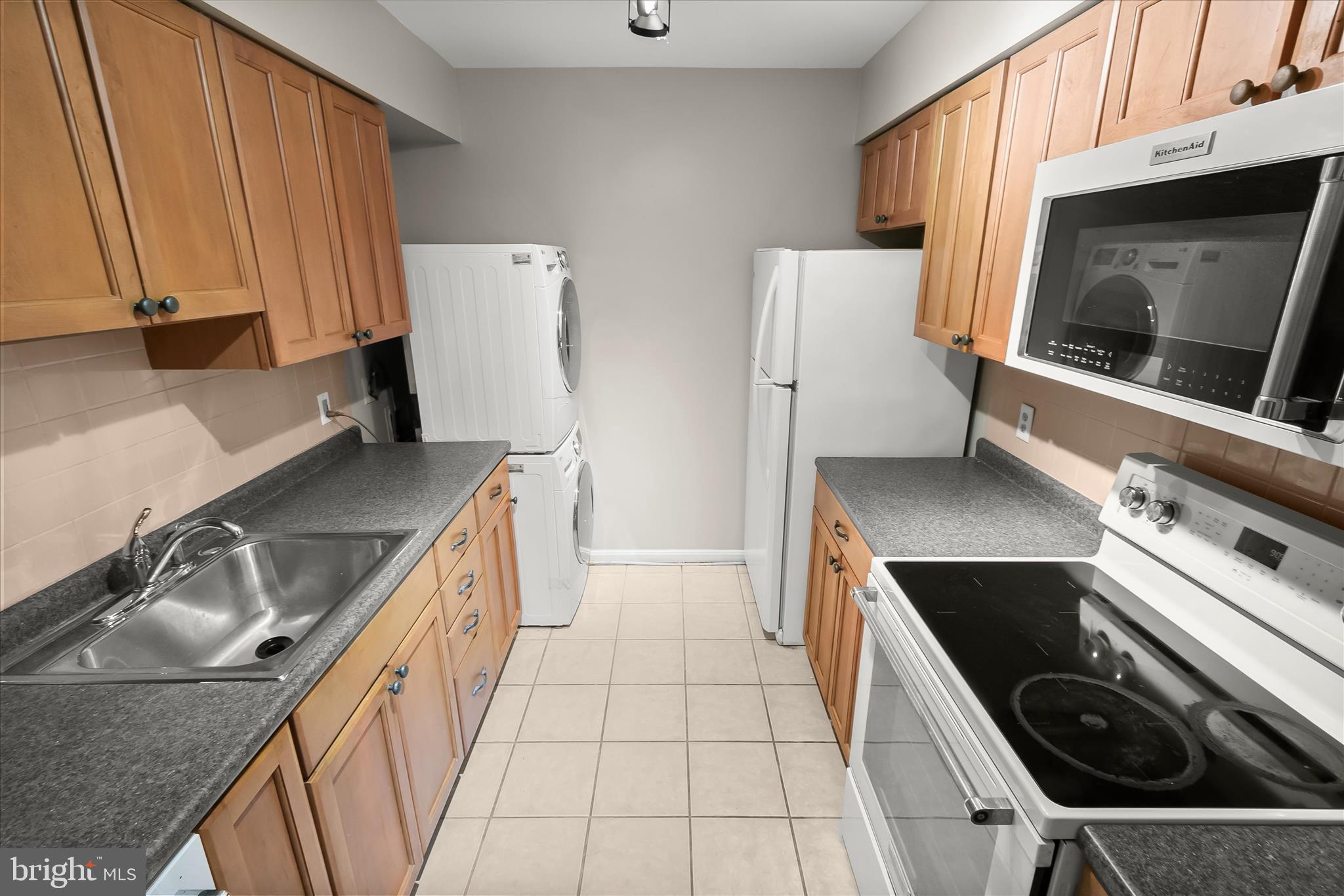 VILLAGE OF MONTGOMERY RUN - Residential