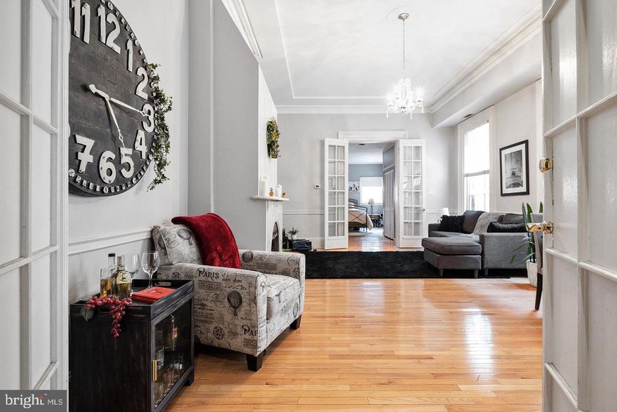 Welcome to 1627 Spruce in Philadelphia's Rittenhouse Square ! This quintessential 1 bedroom and 1 full bathroom Rittenhouse Row Home boasts hardwood flooring, updated kitchen and appliances and grand ceiling heights measuring slightly over 10 feet high! Conveniently located to some of the most finest of educational institutions, hospitals, dining, transportation and major arteries to get you in and out of the city whether it be for travel or work! Ample space within this unit affords comfort and convenience for working at home or just relaxing. It is also less than a 10 minute walk to the Schuylkill River Banks Trail which offers hiking, jogging, biking , walking and even boating options as well as the Dog Park and so much more! Less than 25 minute drive to the Philadelphia International Airport and walking distance to the 30th Street Train Station.
