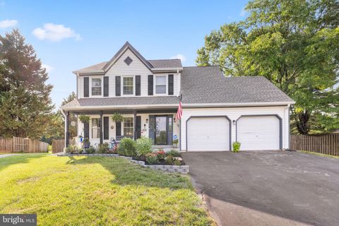 Photo of 5835 Stone Ridge Drive, CENTREVILLE, VA 20120 (MLS # VAFX2318158)