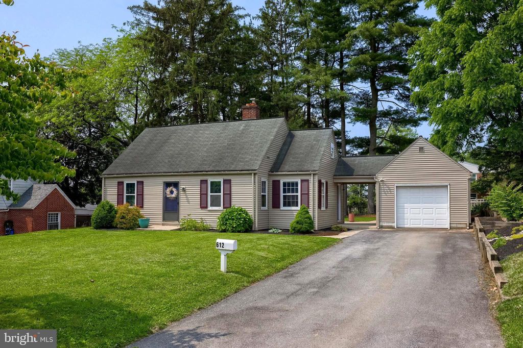 Photo of 612 N Hanover Street, ELIZABETHTOWN, PA 17022 (MLS # PALA2071004)