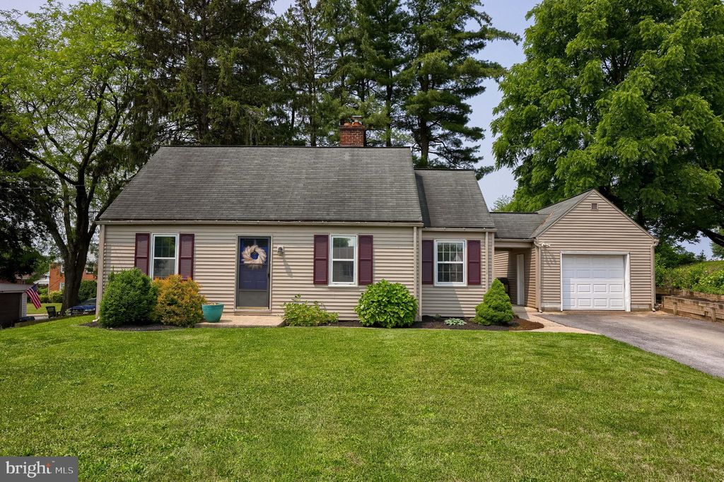 Photo of 612 N Hanover Street, ELIZABETHTOWN, PA 17022 (MLS # PALA2071004)