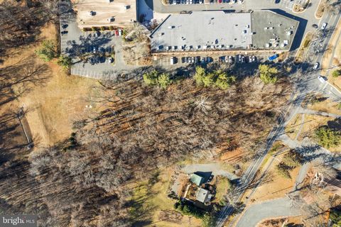 9821 GEORGETOWN PIKE GREAT FALLS VA 22066