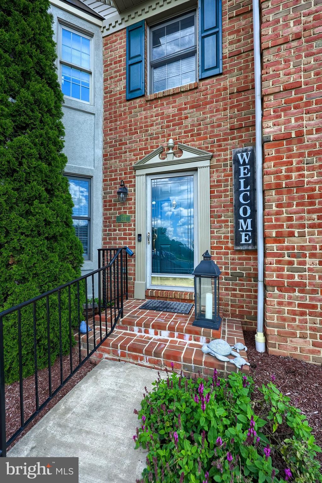 Photo of 371 Cobblestone Lane, Lancaster, PA 17601 (MLS # PALA2054394)
