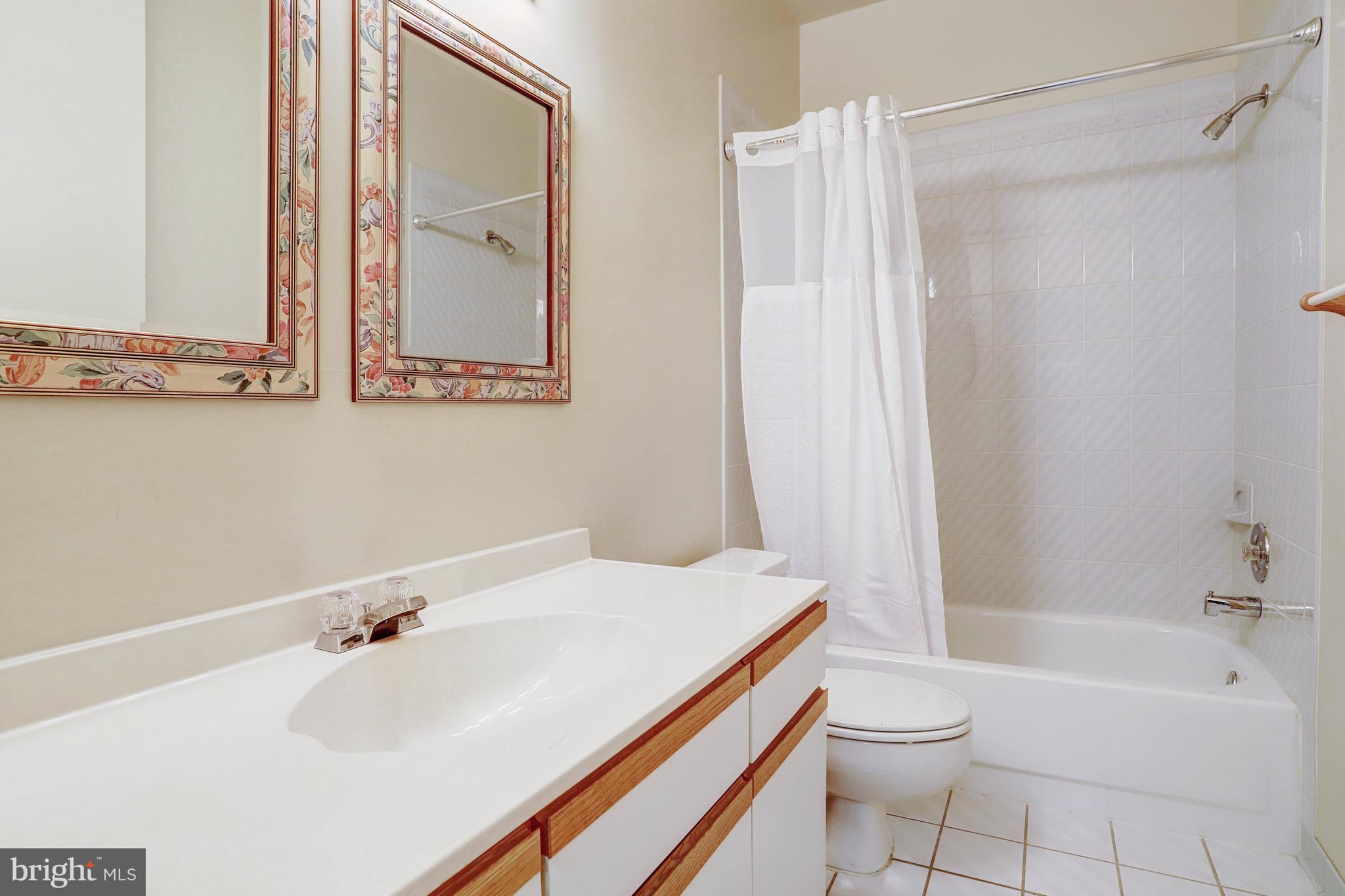 GOLF CLUB MANOR - Residential