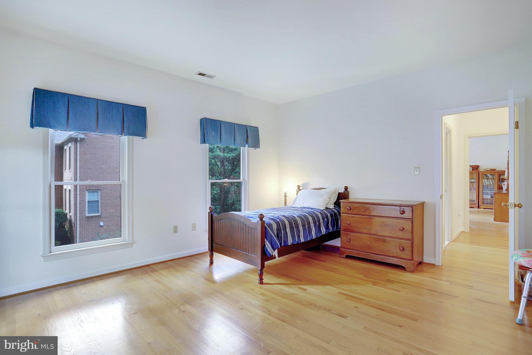 GOLF CLUB MANOR - Residential