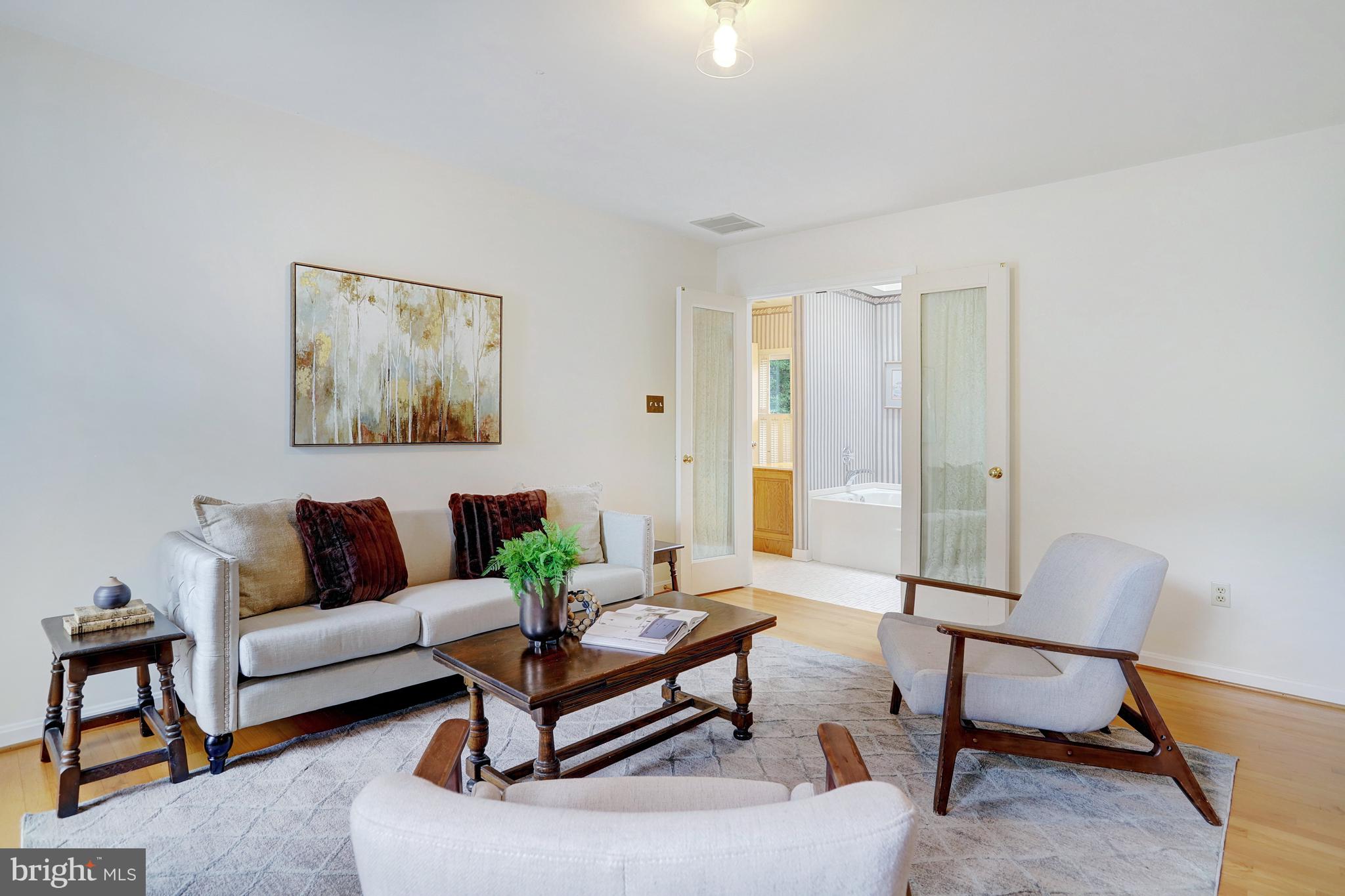 GOLF CLUB MANOR - Residential