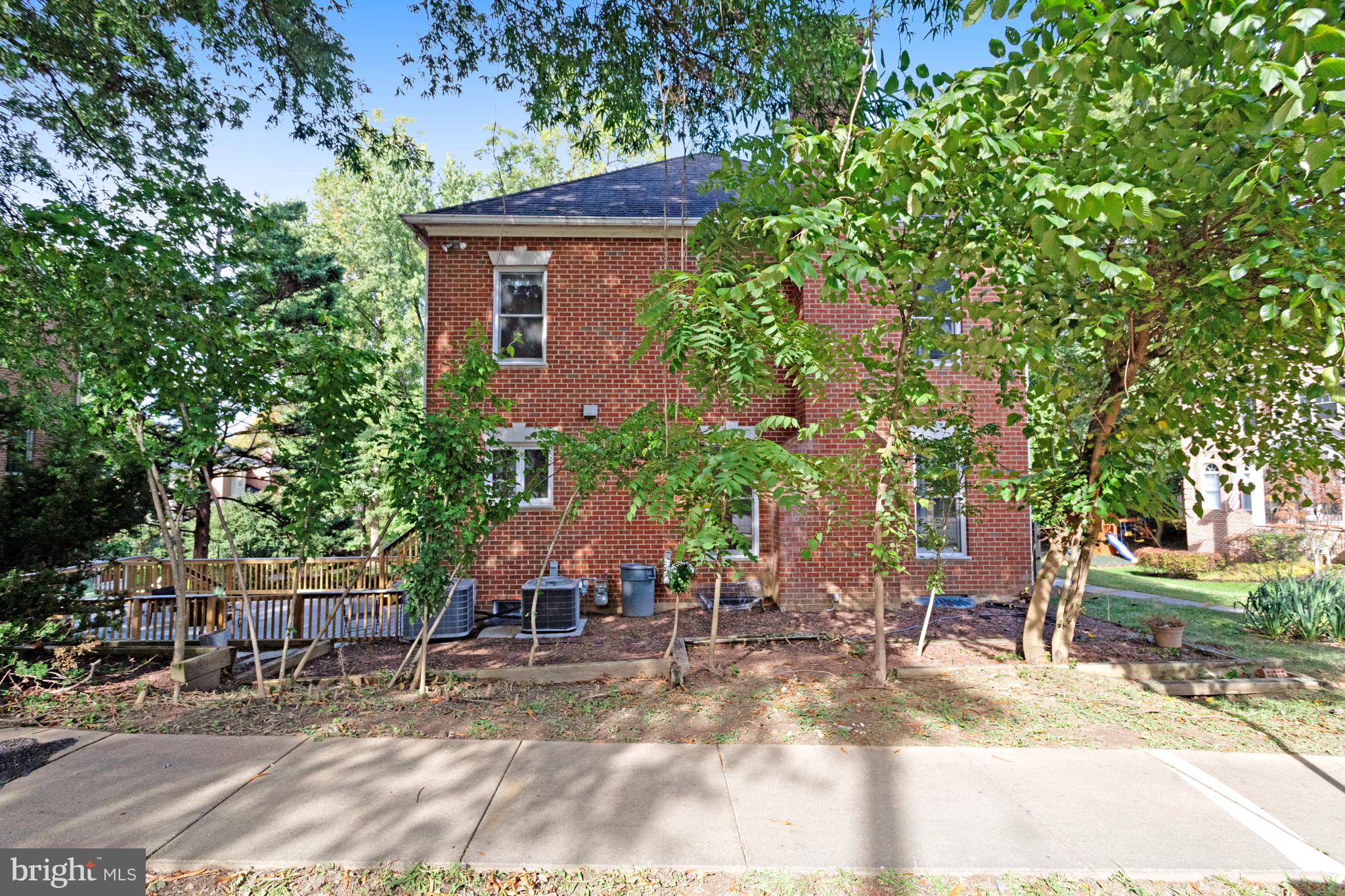 GOLF CLUB MANOR - Residential