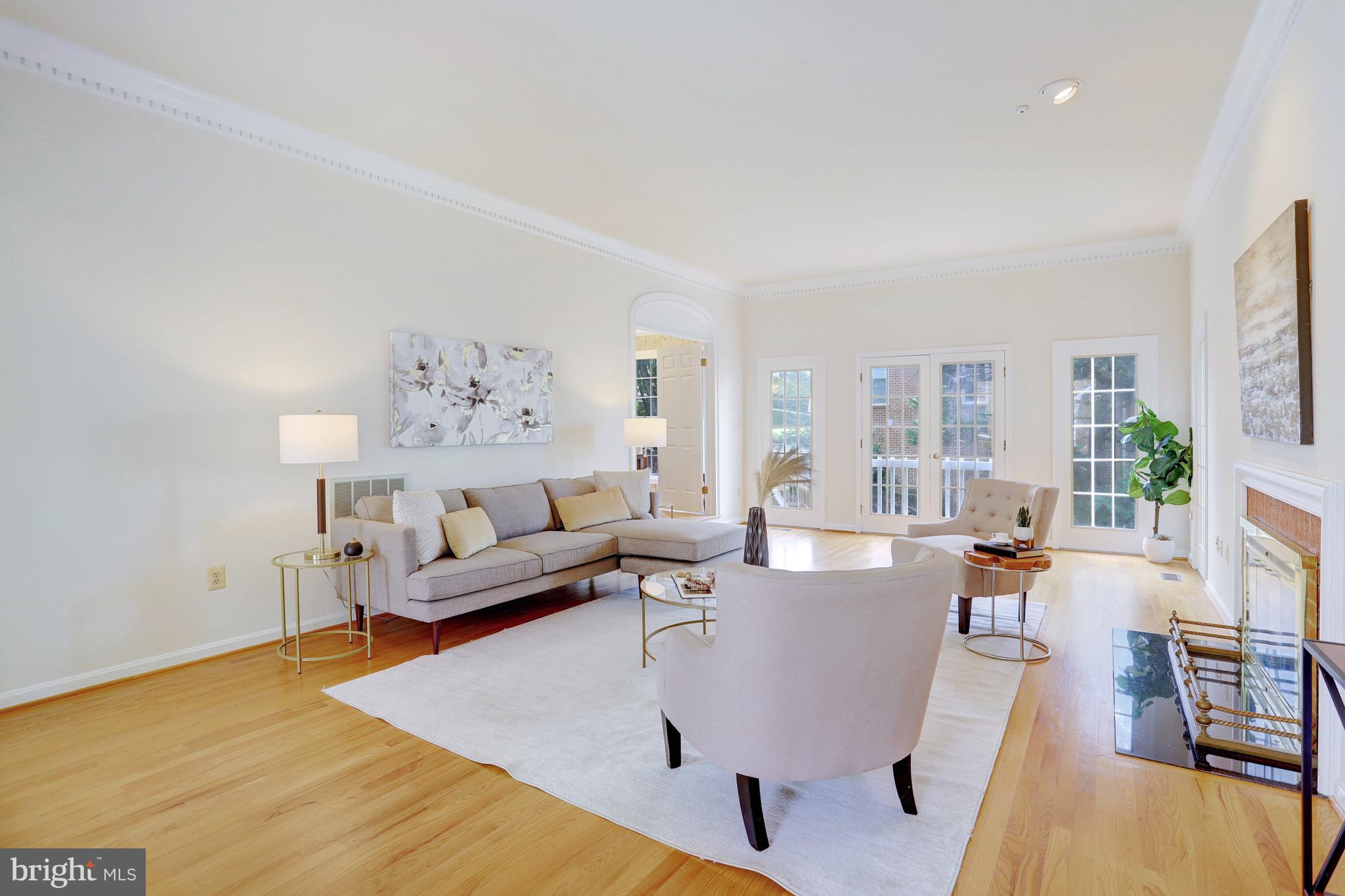 GOLF CLUB MANOR - Residential