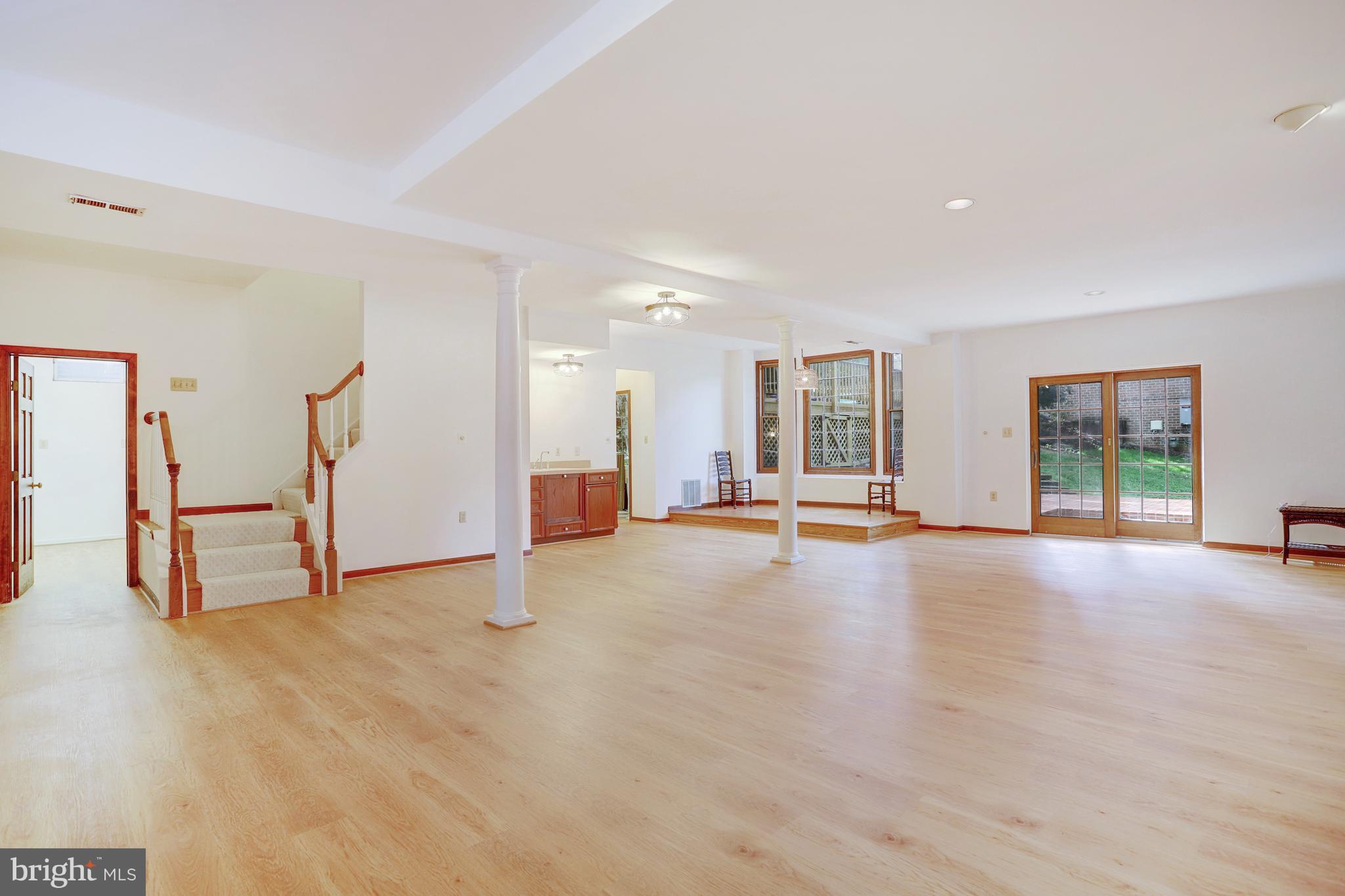 GOLF CLUB MANOR - Residential