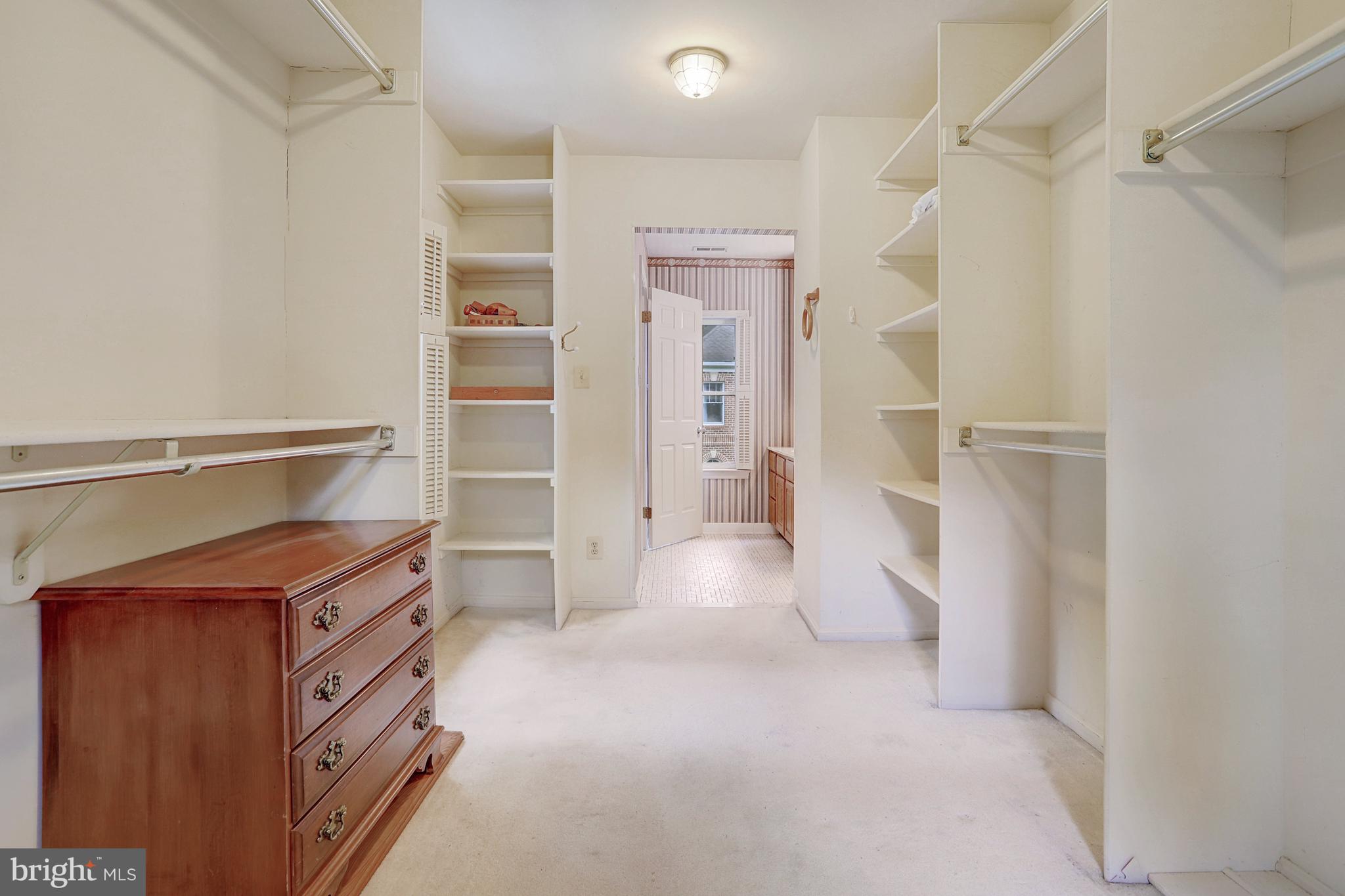 GOLF CLUB MANOR - Residential