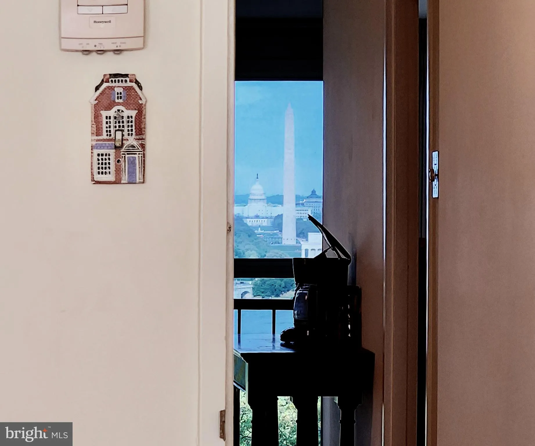 Arlington, Virginia 22209, United States, 2 Bedrooms Bedrooms, ,2 BathroomsBathrooms,Residential,Active,184977