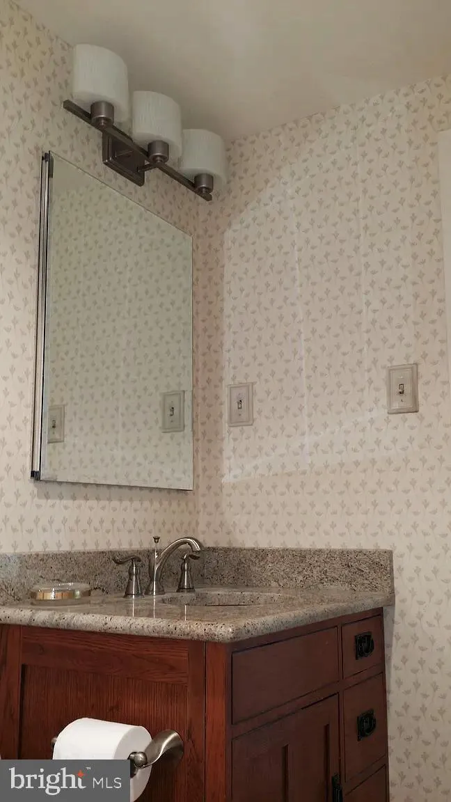 Arlington, Virginia 22209, United States, 2 Bedrooms Bedrooms, ,2 BathroomsBathrooms,Residential,Active,184977