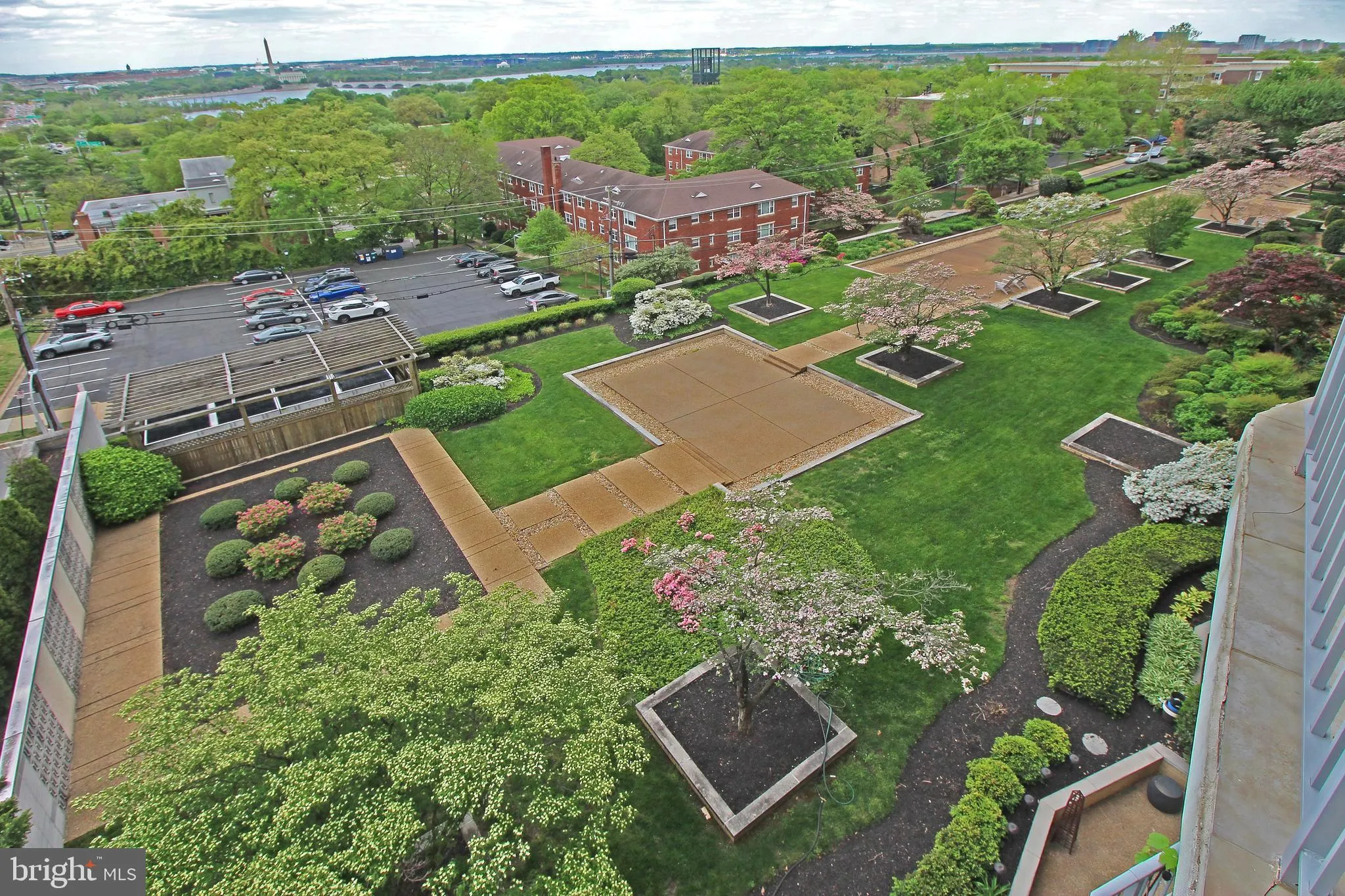 Arlington, Virginia 22209, United States, 2 Bedrooms Bedrooms, ,2 BathroomsBathrooms,Residential,Active,184977